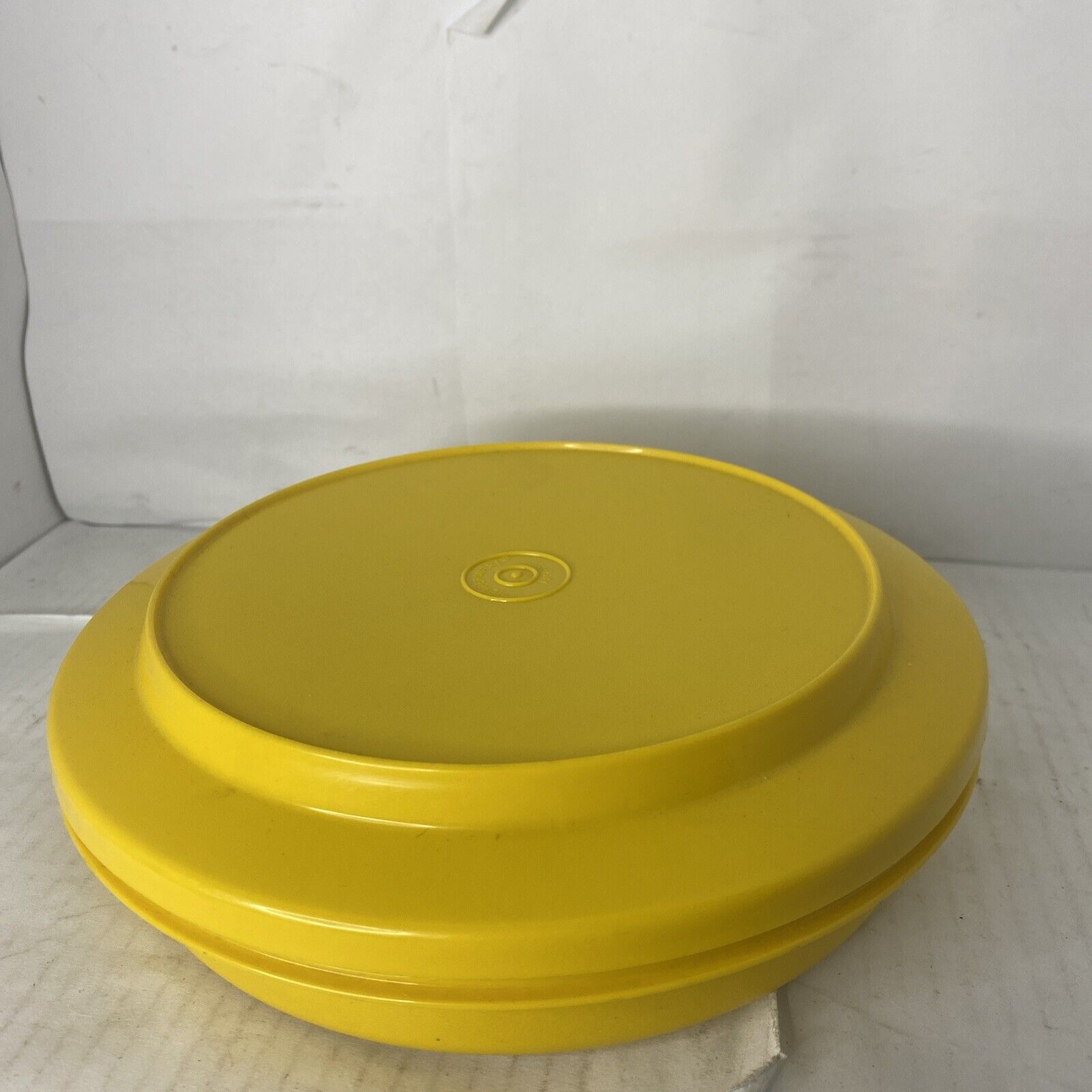 Vintage Tupperware #1336 Seal-N-Serve Bowl w/ Lid Retro Yellow 8”