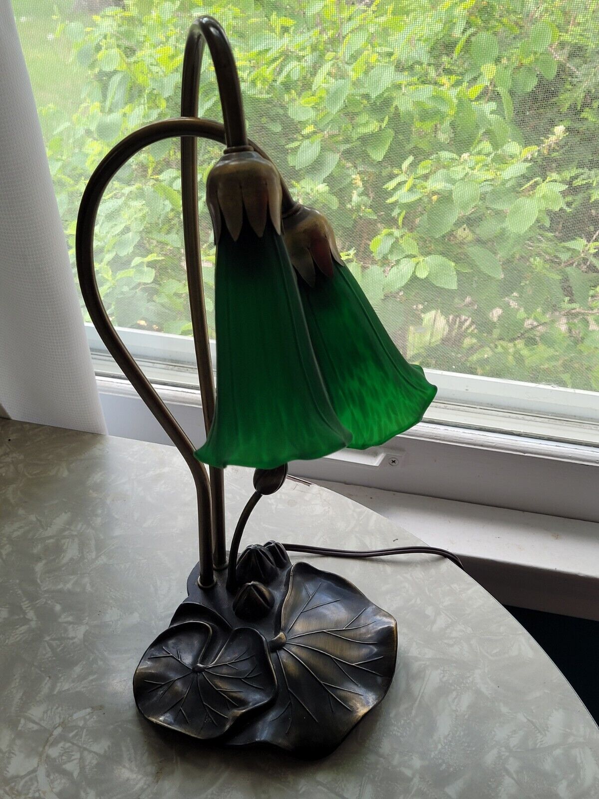 Lily Pad Table Lamp with Green Frosted Tulip-Shaped Glass Shades Tiffany style