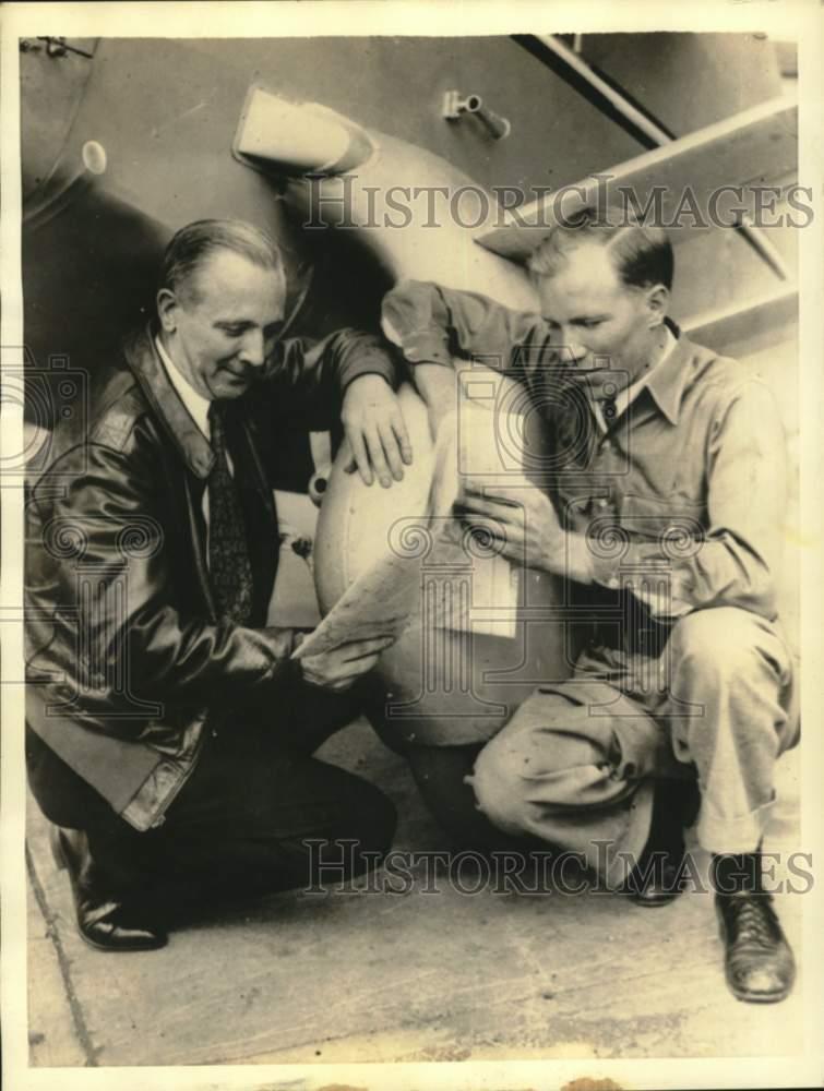 1935 Press Photo Pilots James Prosser and Gilbert Stoll check flight plan