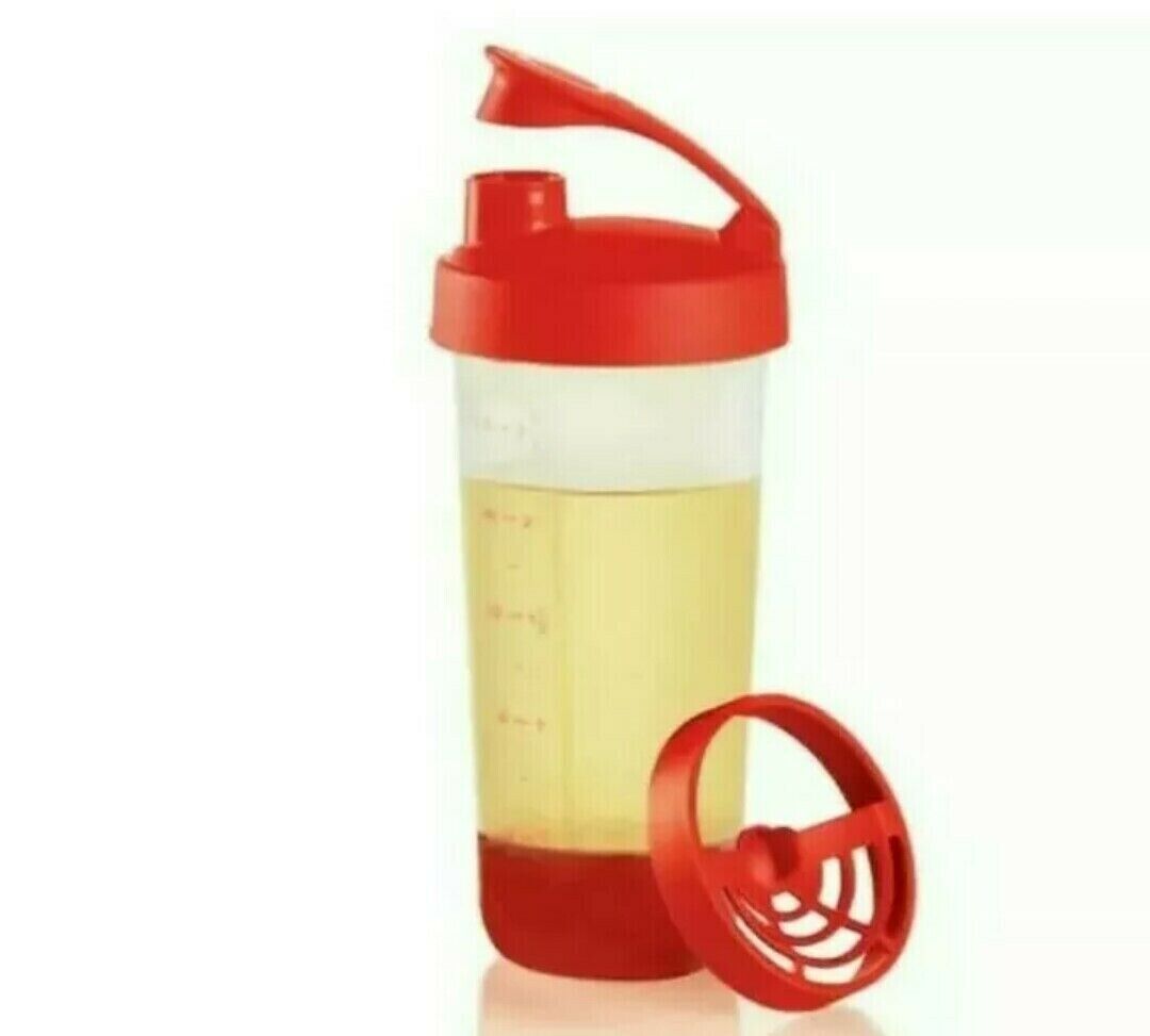 .TUPPERWARE QUICK SHAKE CONTAINER MIXER in RED New 20 oz