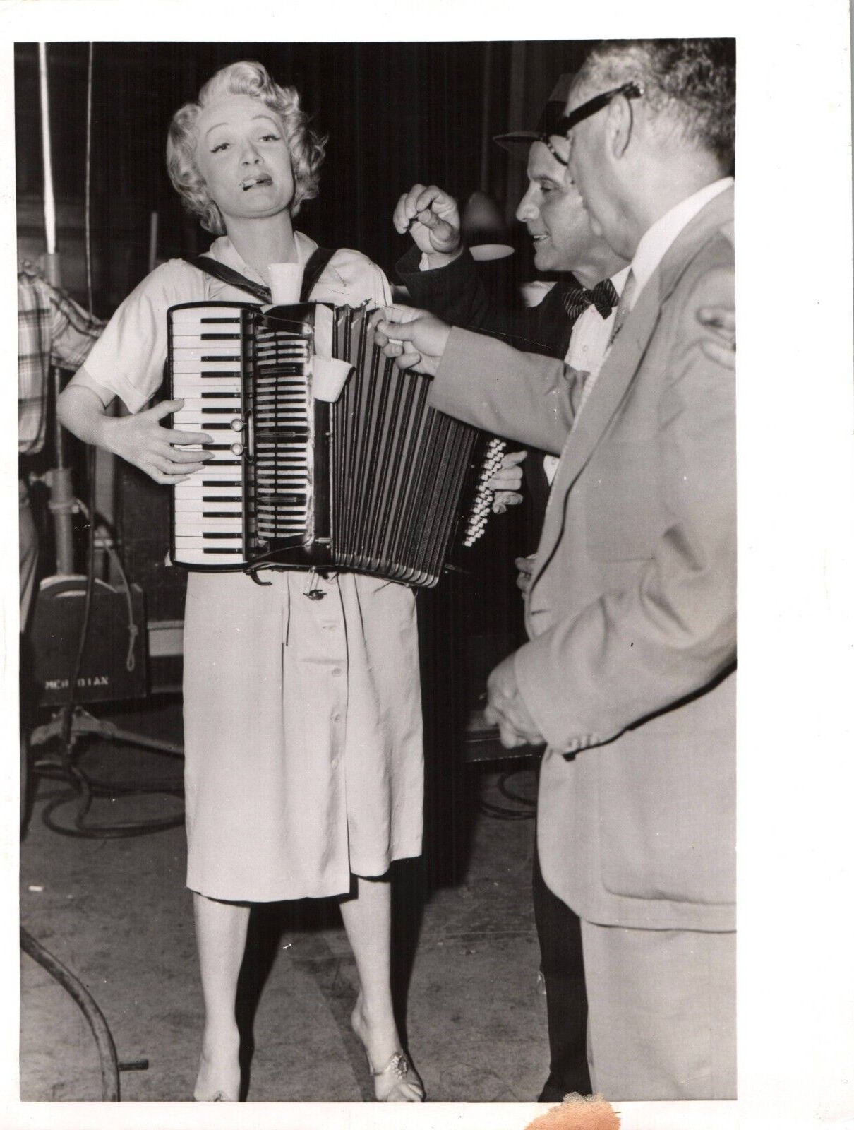 HOLLYWOOD BEAUTY MARLENE DIETRICH STYLISH POSE STUNNING PORTRAIT 1957 Photo C35