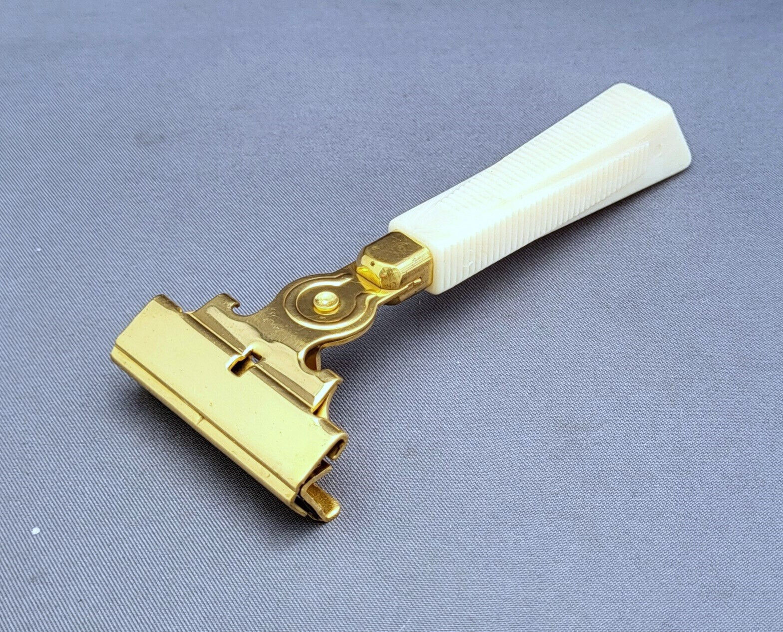Vintage SCHICK Injector Razor - TYPE G8 -  Never Used