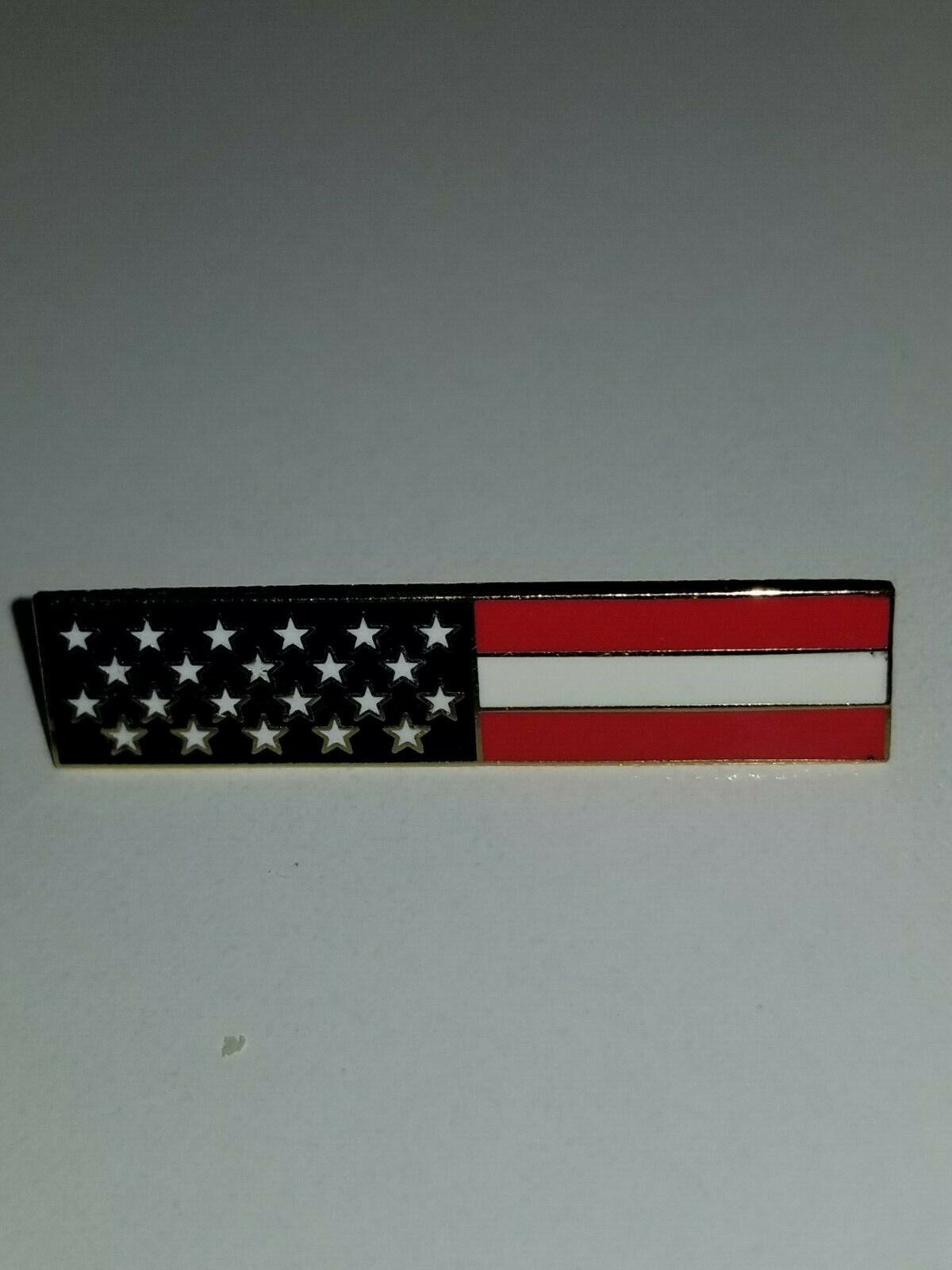 1 AMERICAN FLAG BAR COMMEMORATIVE PIN