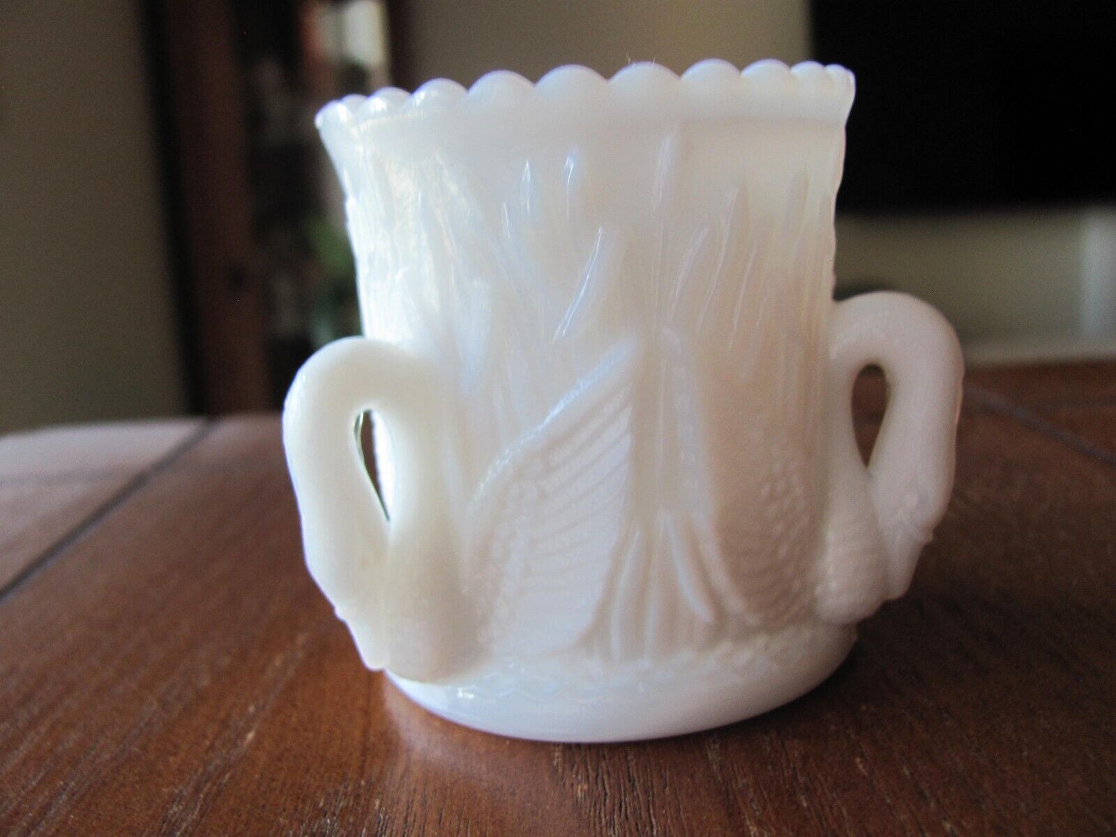 Vintage Westmoreland Swans In Rushes White Milk Glass Toothpick Holder