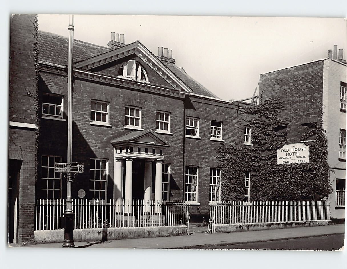 Postcard The Old House Hotel Showing Wren Entrance, Windsor, England