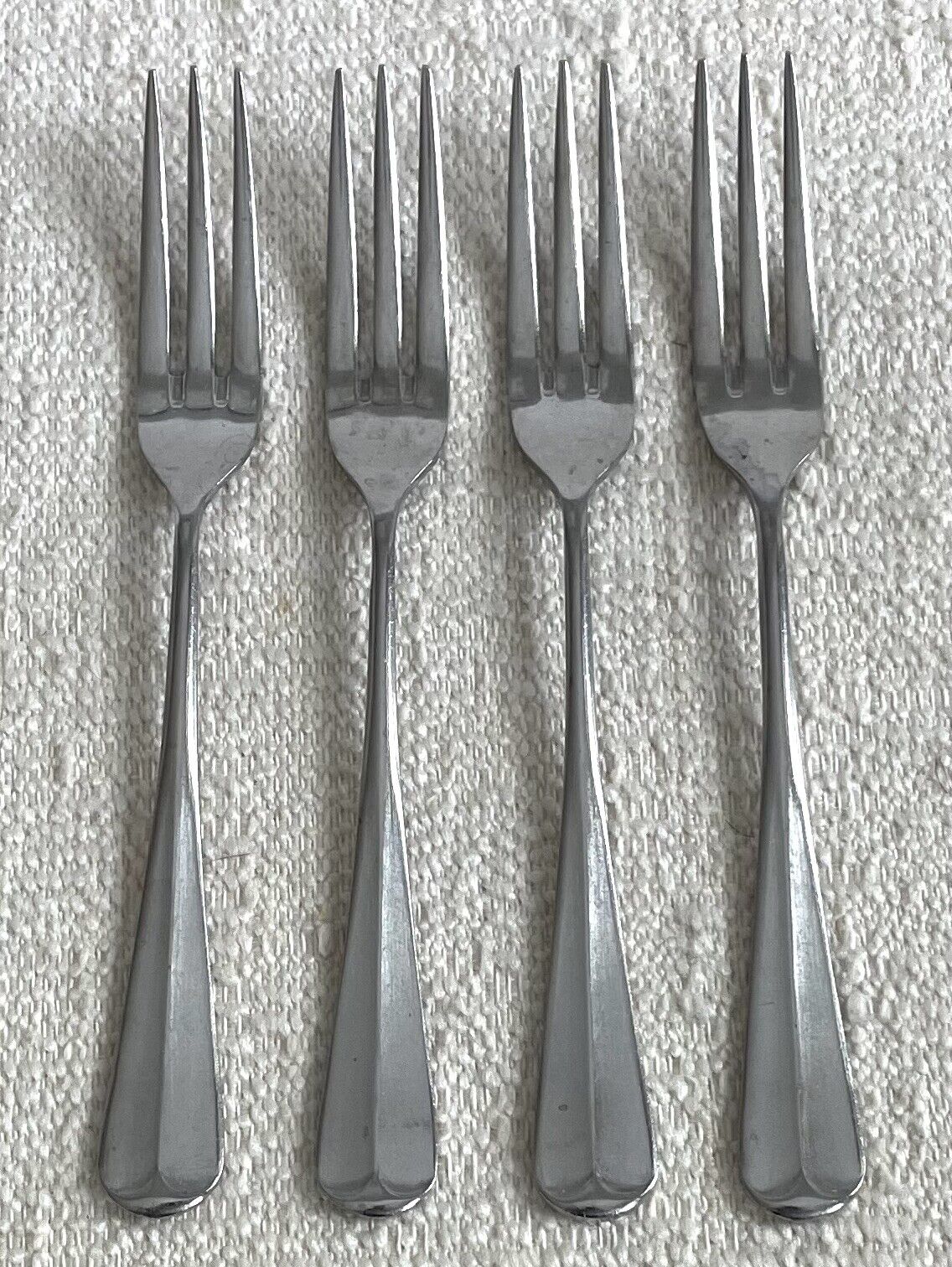 Set of 4 Oneida Northland Stainless Japan BEEFEATER Dinner Forks 7 3/8\