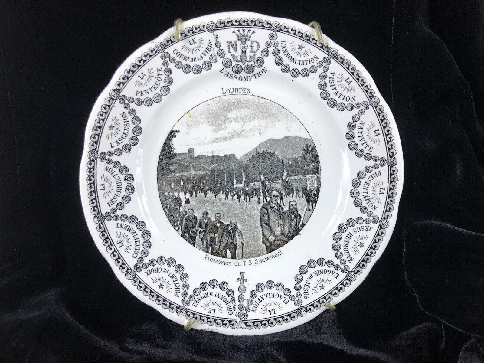 Vtg Sarreguimines Collector’s Plate Honoring French Pilgrimage Site/Lourdes