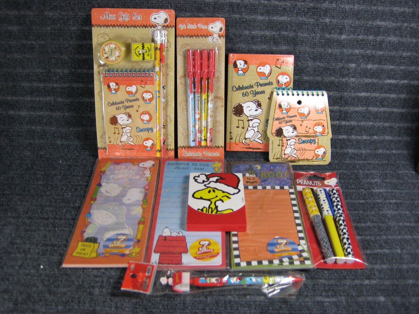 Peanuts Snoopy Mini Stationary Gift Set Memo Pads Notebook Pen Mascot Pencil Lot