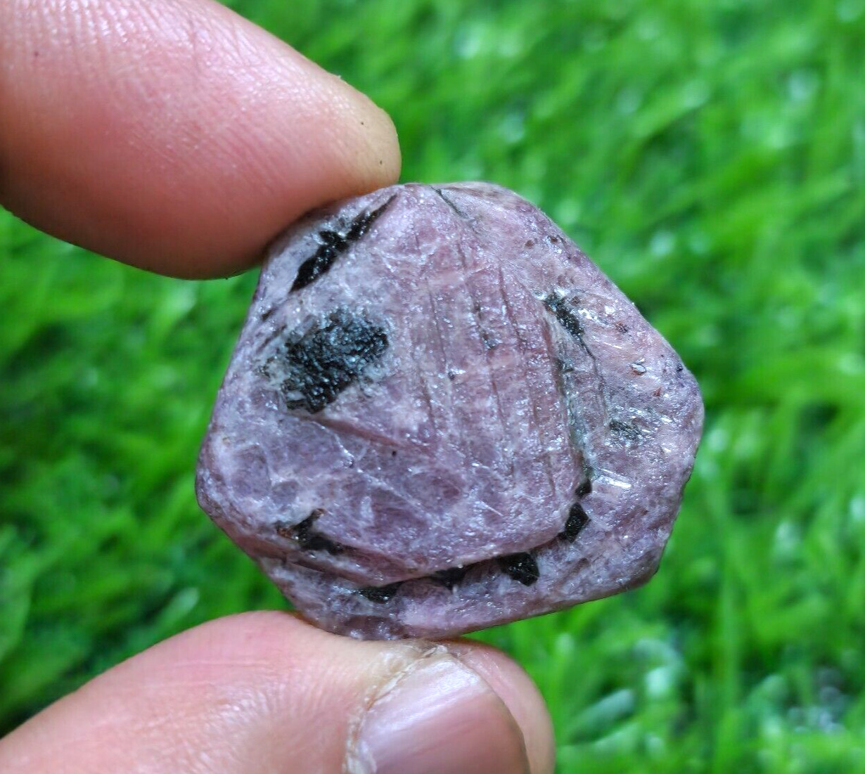 AAA+ Fabulous African Red Ruby Raw 134 Crt Ruby Rough Loose Gemstone For Jewelry