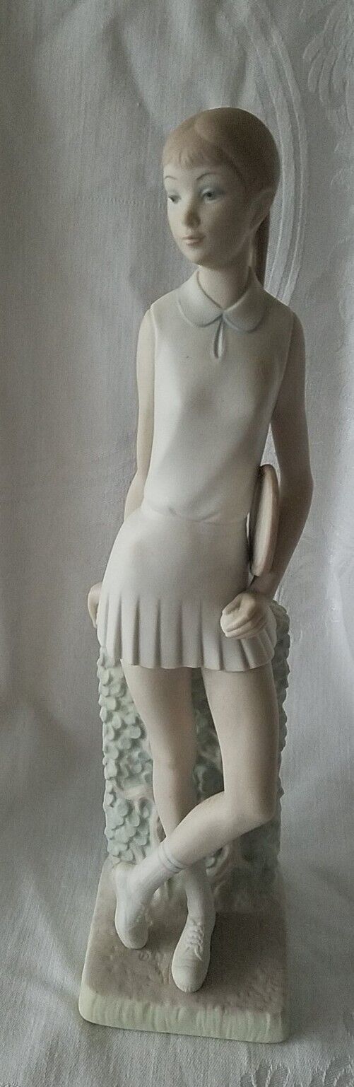 Lladro Figurine \'TENNIS PLAYER GIRL\' 4798 Matte Finish Retired 1981 V Martinez