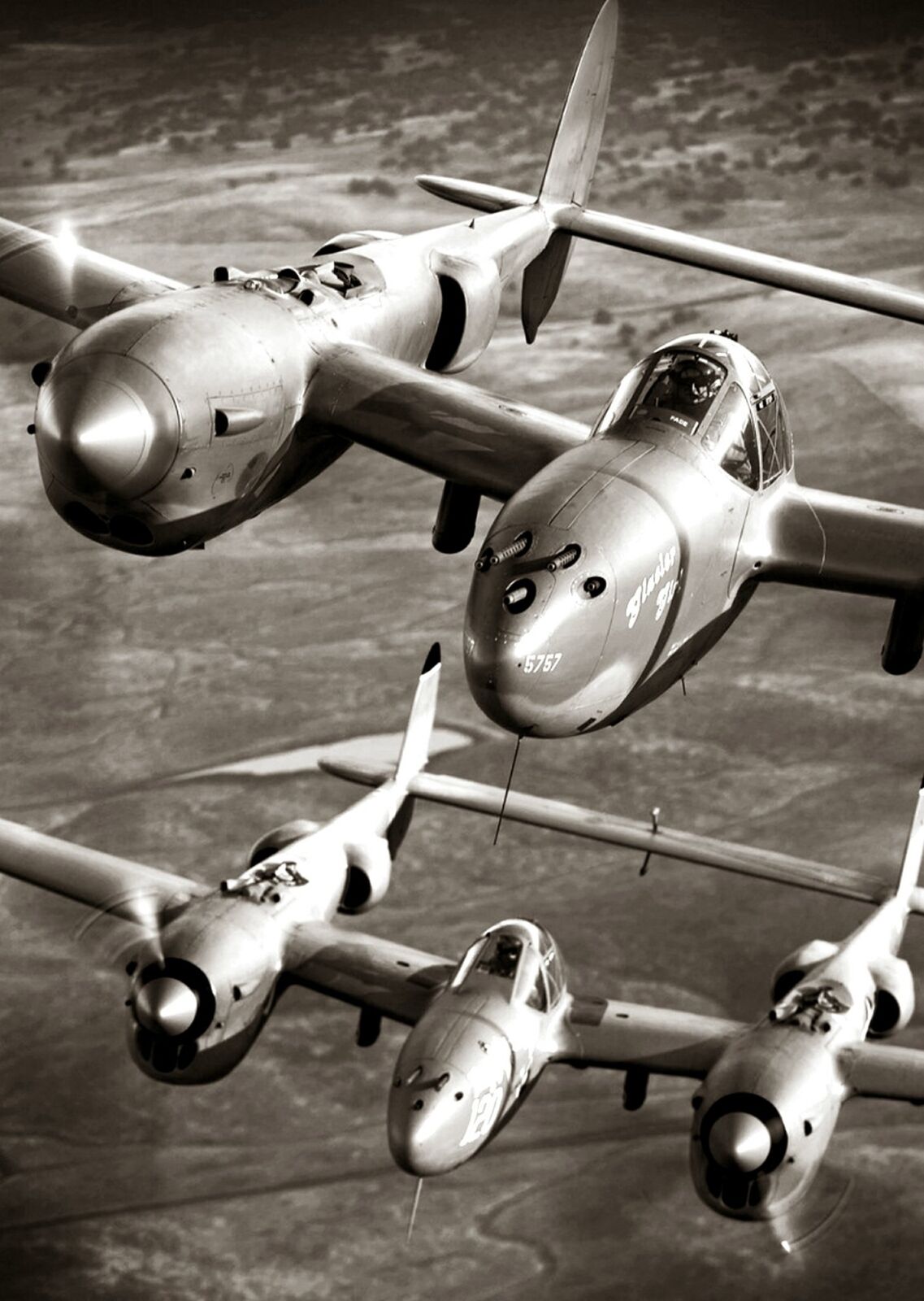WW2  P-38 LIGHTNING FIGHTERS in FLIGHT Photo (189-L)