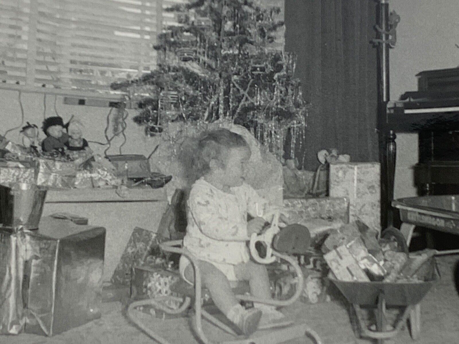 (AaB) Original FOUND PHOTO Photograph Snapshot 1957 Christmas Tree Morning Wagon