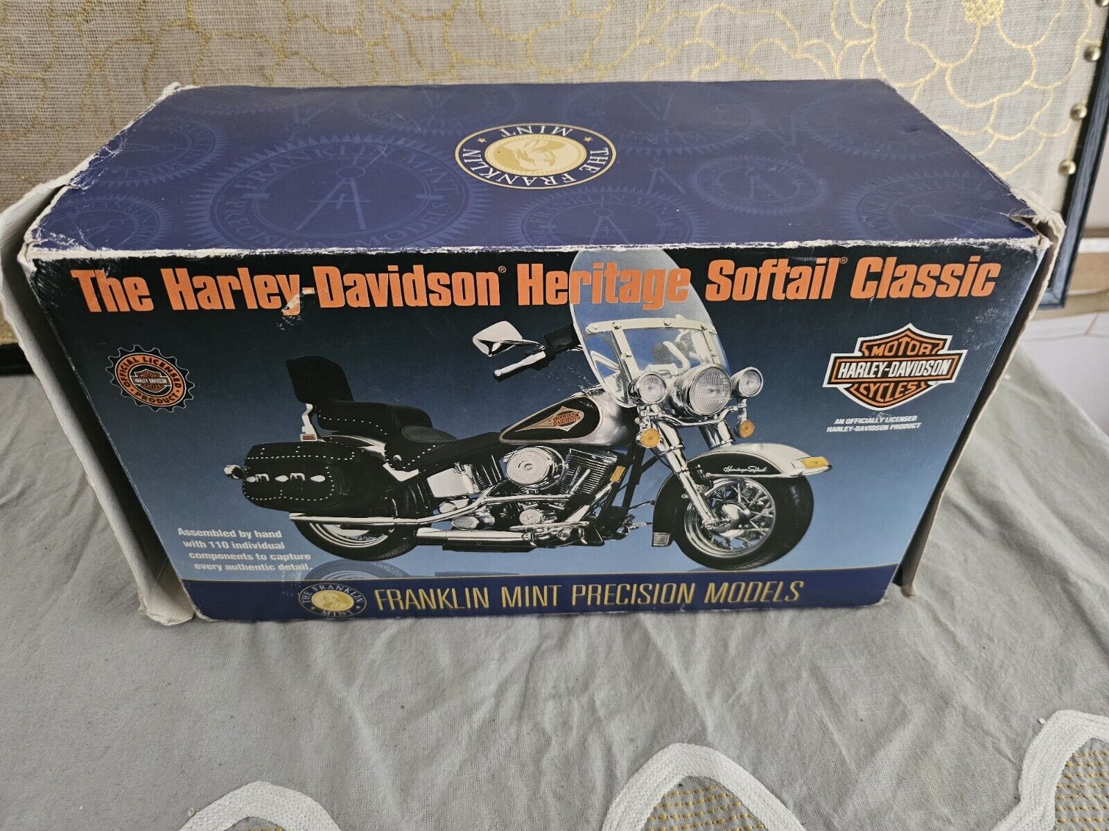 HARLEY DAVIDSON ZHERITAGE SOFTAIL CLASSIC  MOTORCYCLE MADE BY FRANKLIN MINT 