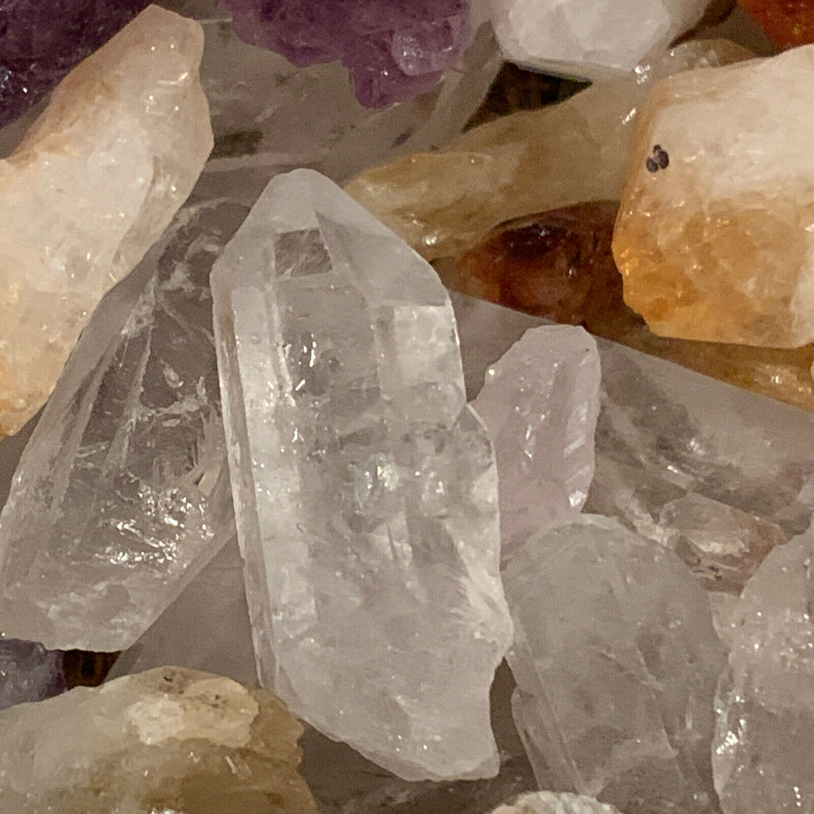 1000 Carat Lot of MIXED Crystal Points (Amethyst, Citrine, Qtz)+ a FREE Gemstone