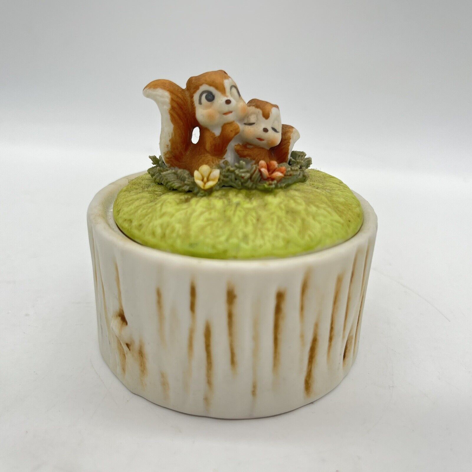 Vintage sweet squirrel porcelain trinket box anthropomorphic round kitsch #230