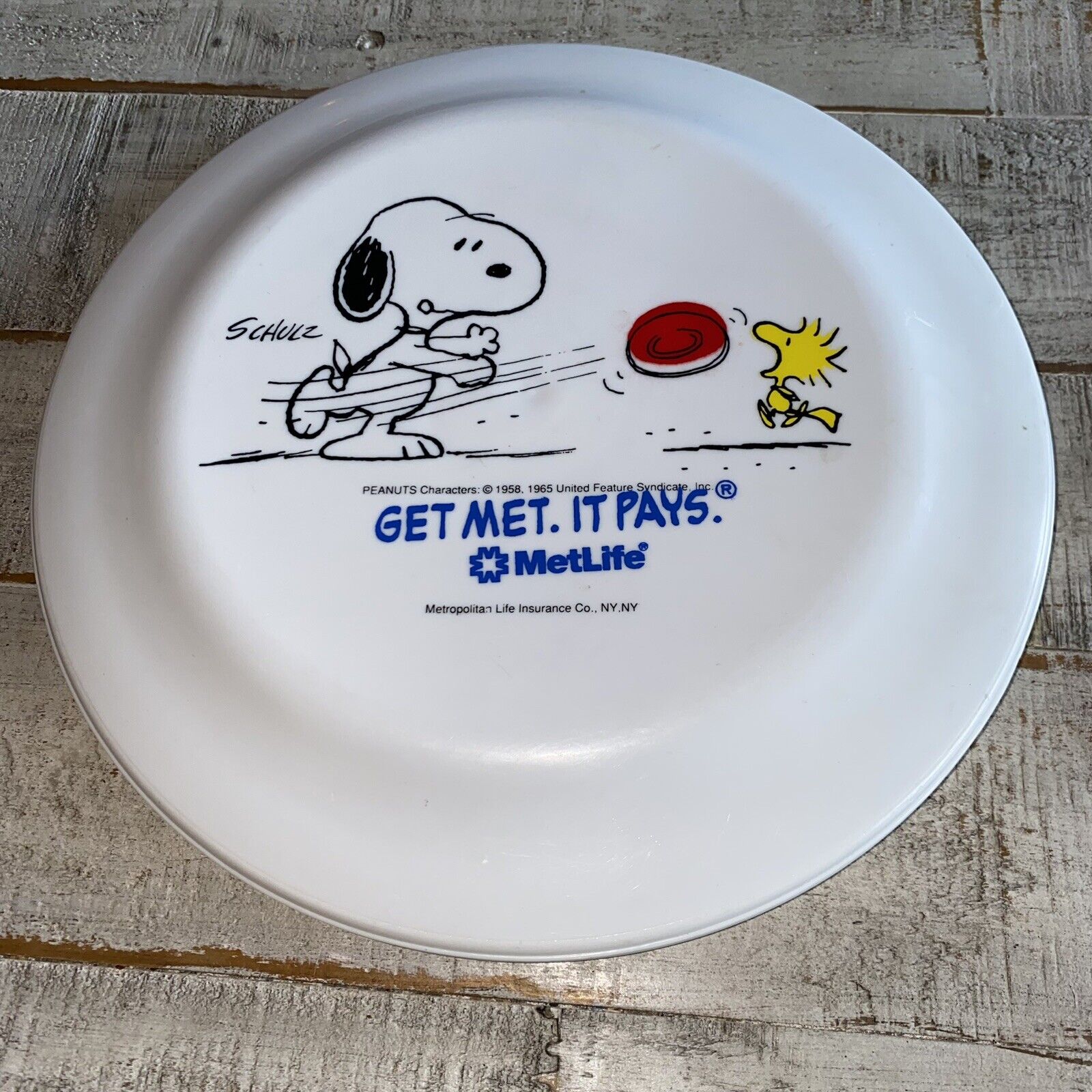 Vintage 1965 Peanuts MetLife Promo Throwing Disc Frisbee Schulz White Snoopy