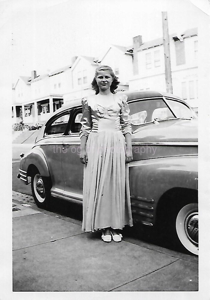 YOUNG GIRL 40's 50's Found Photograph BLACK AND WHITE Original VINTAGE 210 45 B