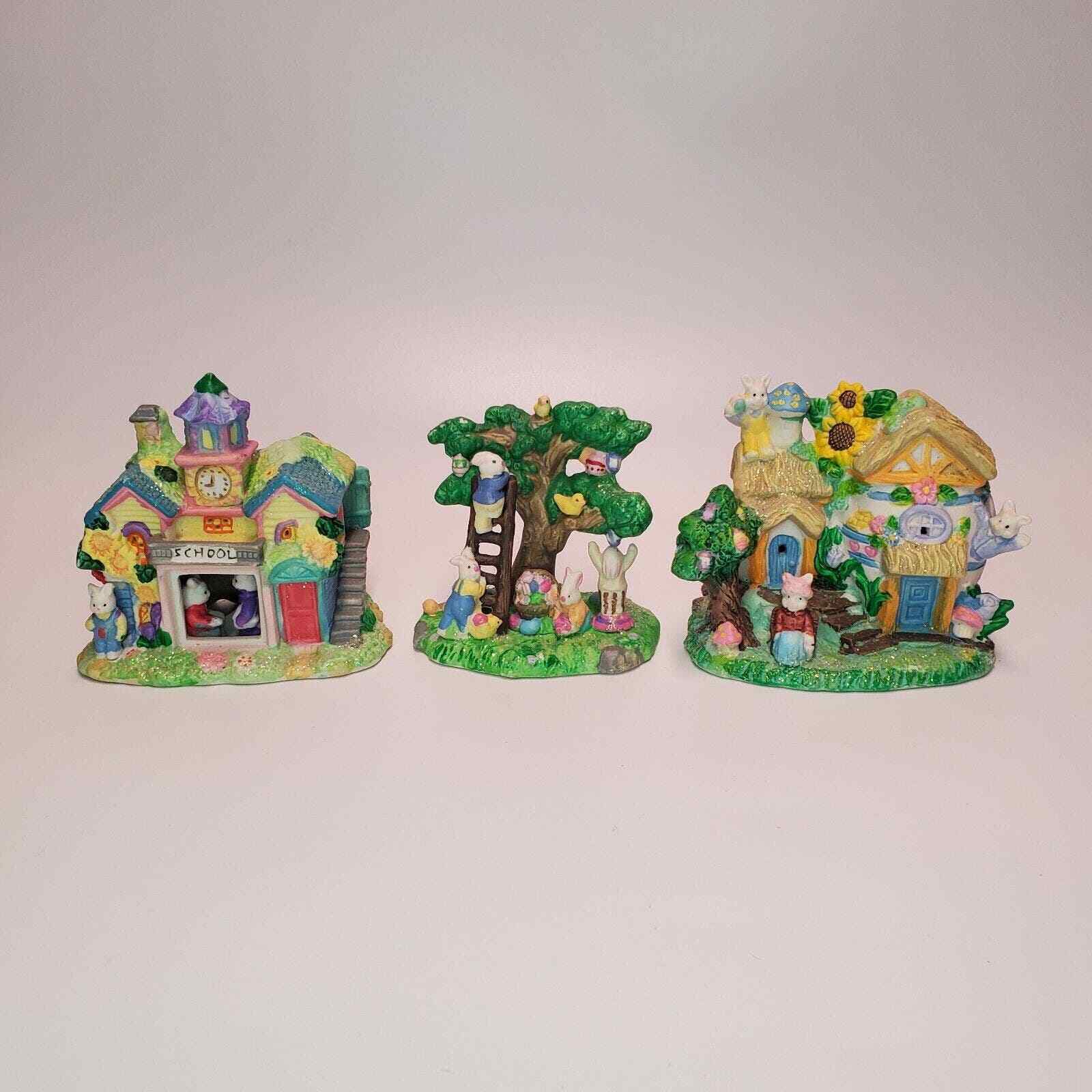 2003 Hoppy Hollow 3 pc. Lot of Easter Village Houses, School, Tree House, House