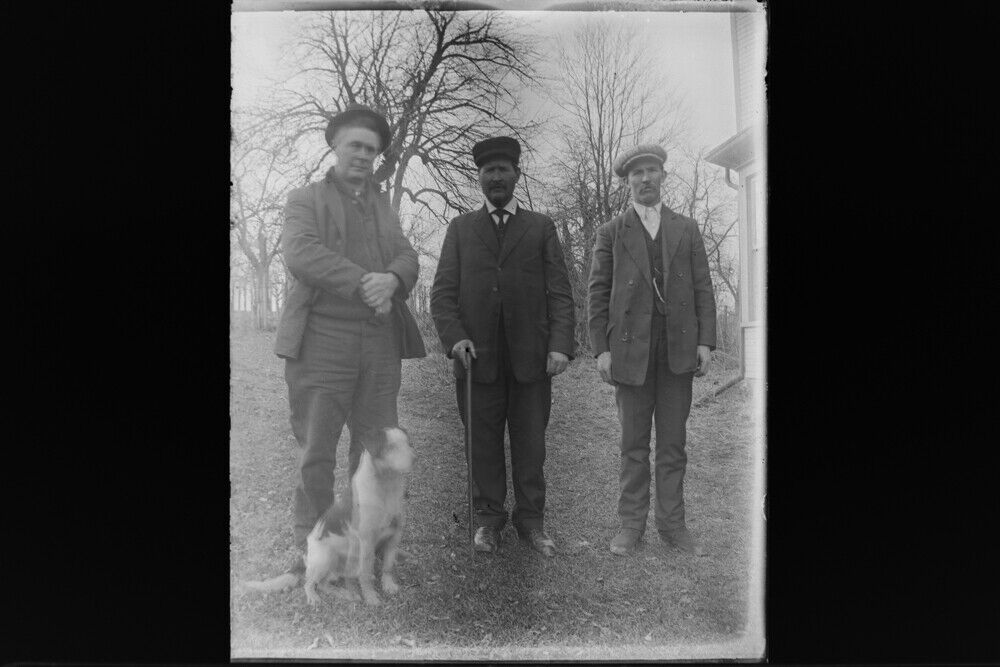 Antique 4x5 Inch Plate Glass Negative Of Three Men With A Dog E10
