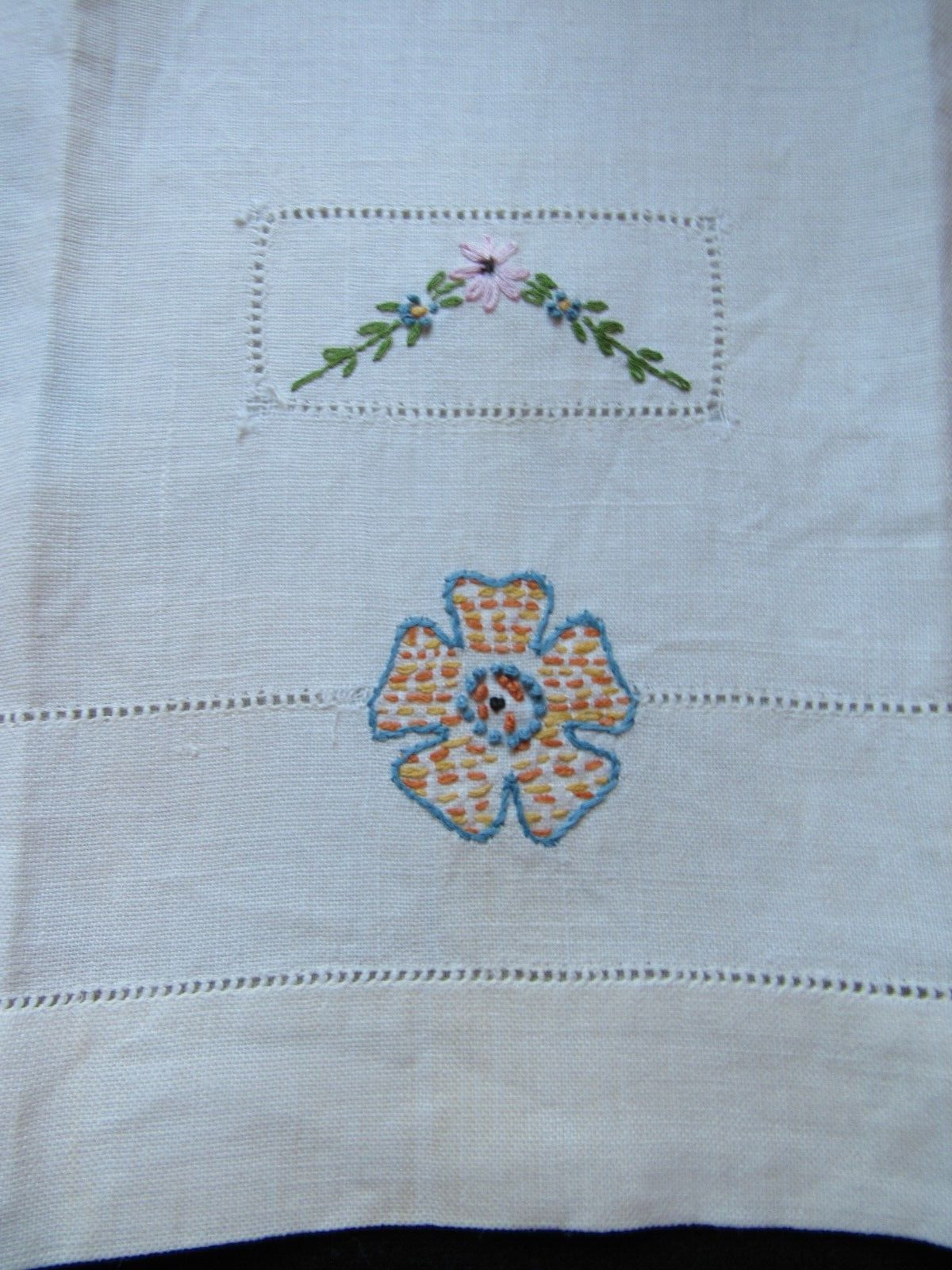 Lovely Vintage White Linen Embroidered Hand Towel Flowers Drawnwork