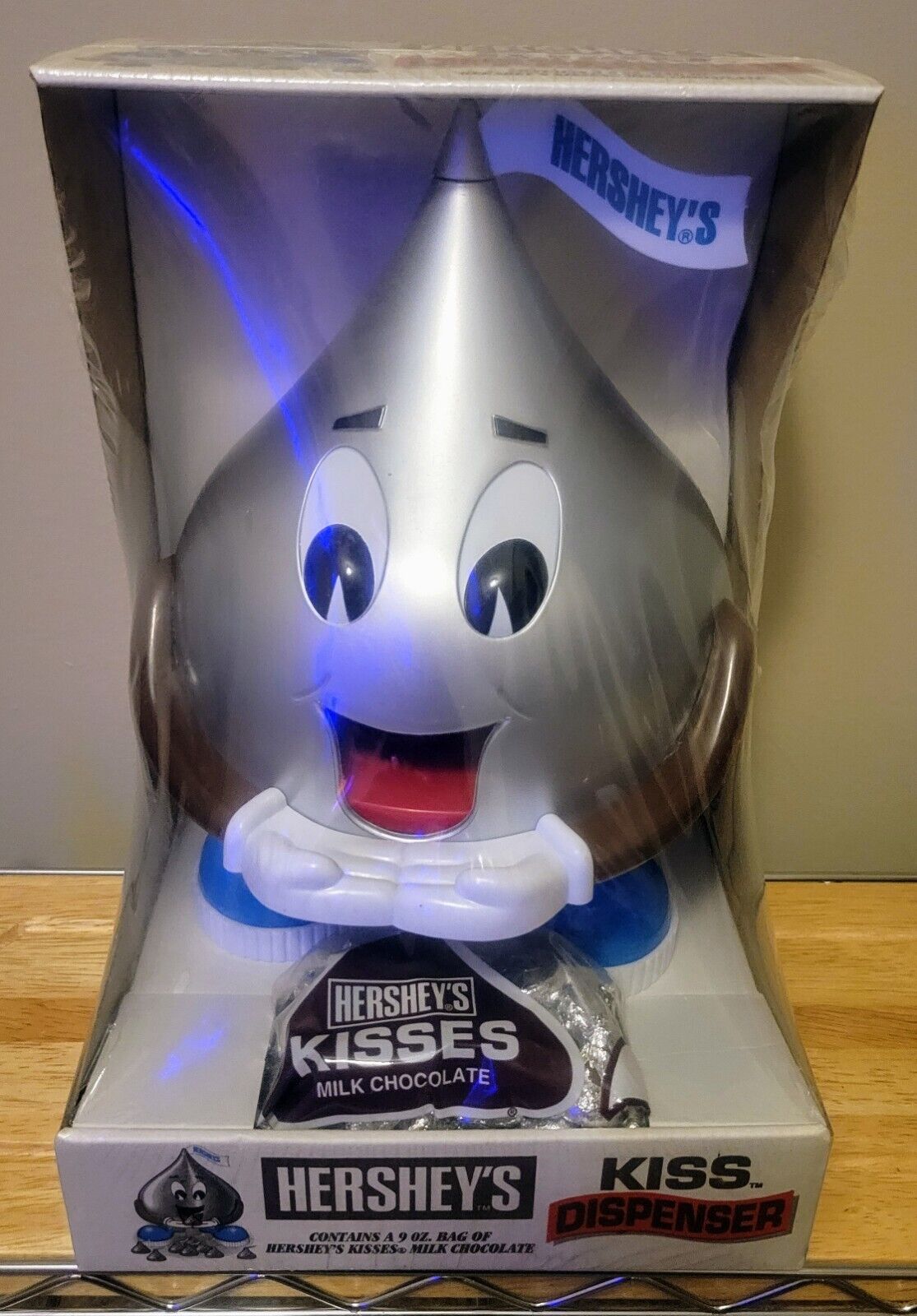 1995 VINTAGE NEW HERSHEY\'S KISS CANDY DISPENSER TURN THE FLAG GET A KISS
