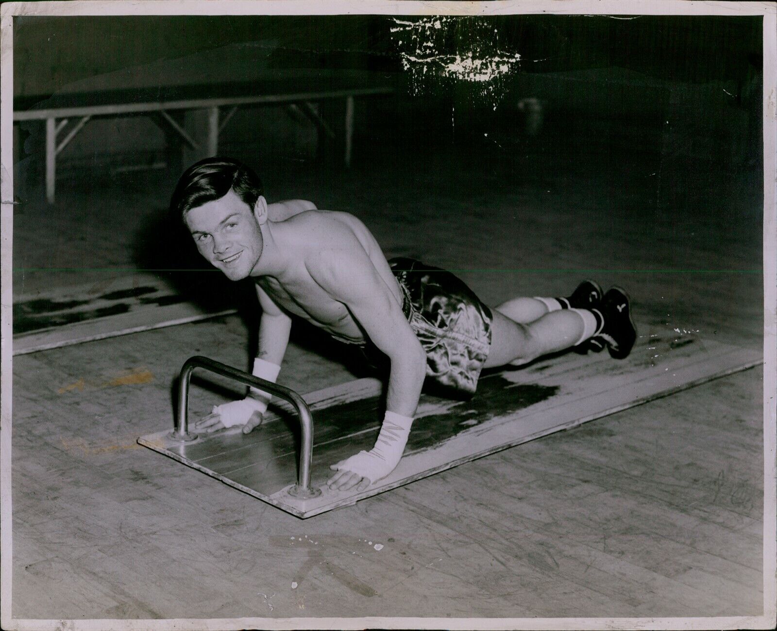 LG854 1952 Orig Carfanga Photo TOMMY COLLINS Lightweight Boxing Workout Pushups