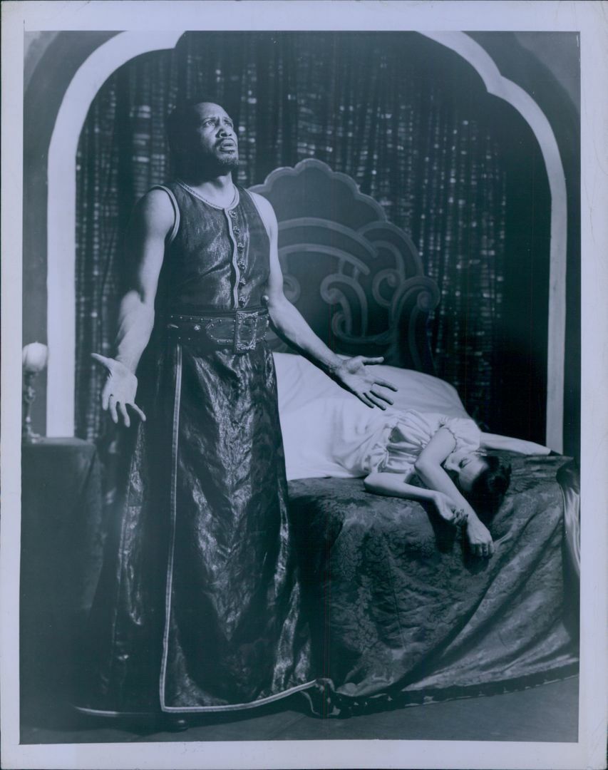 1943 Paul Roberson in Shakespearean Play Press Photo