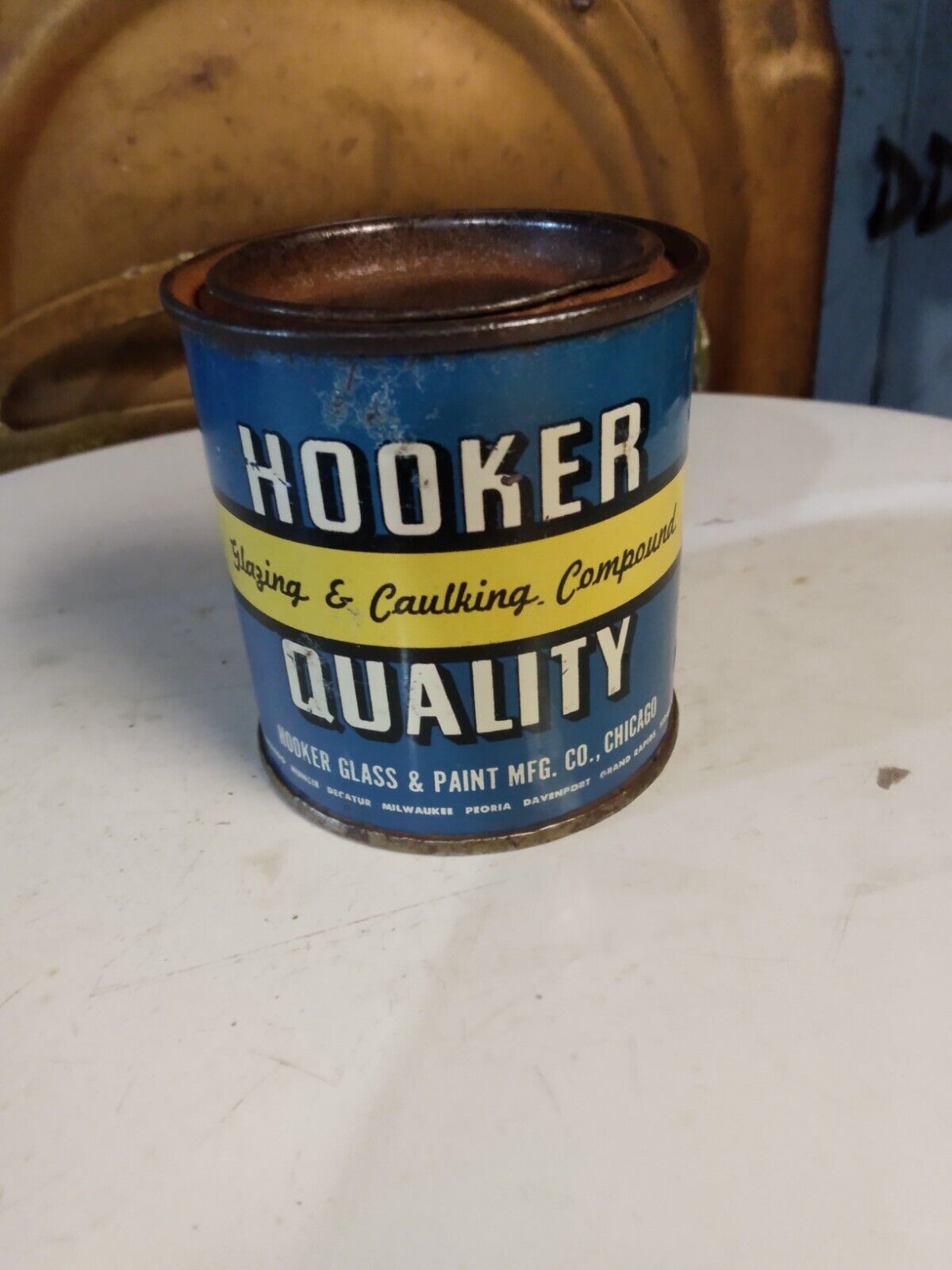 Vintage Hooker Quality 4 Oz.  Metal Can