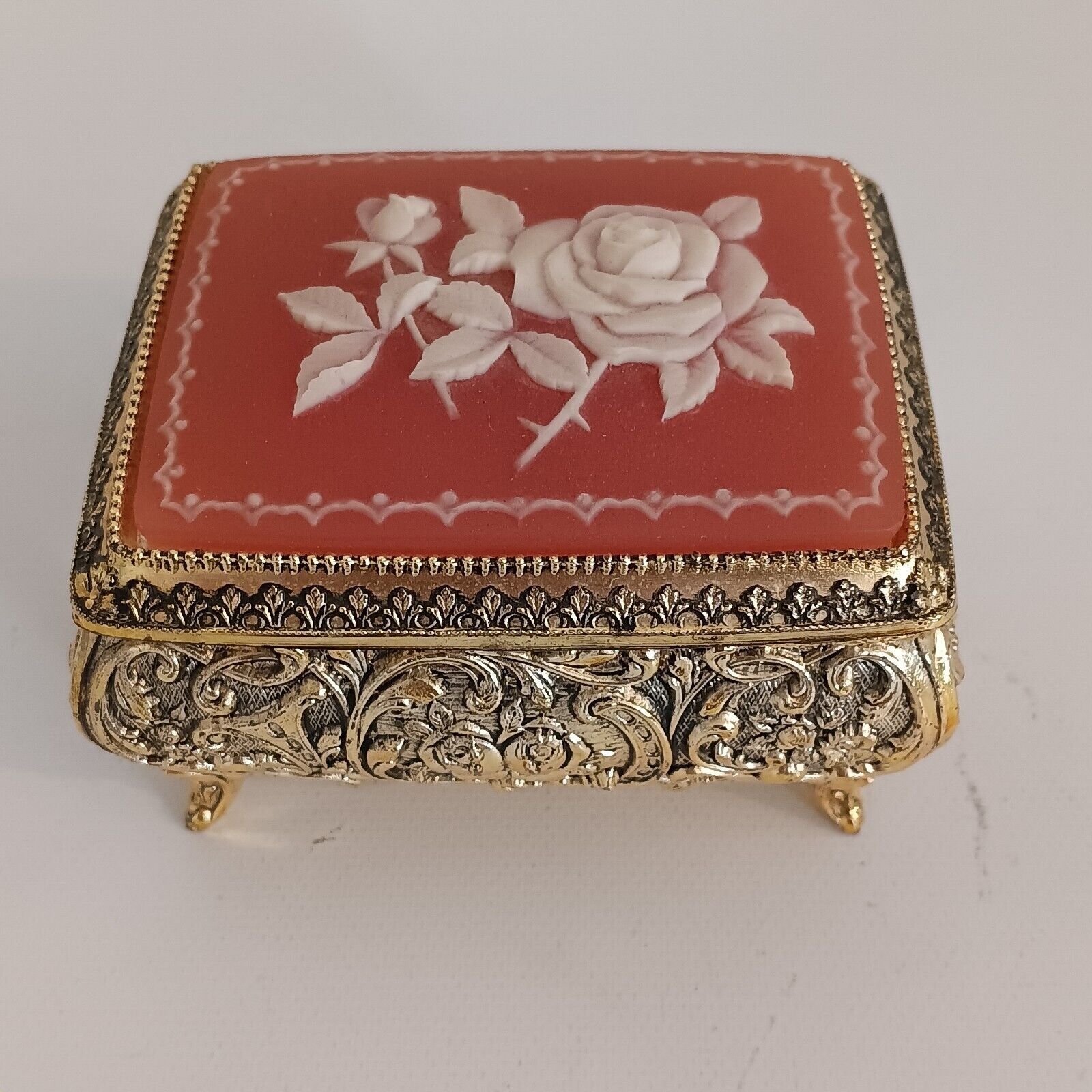 Beautiful Vintage Wind Up Music Rose Jewelry Box 