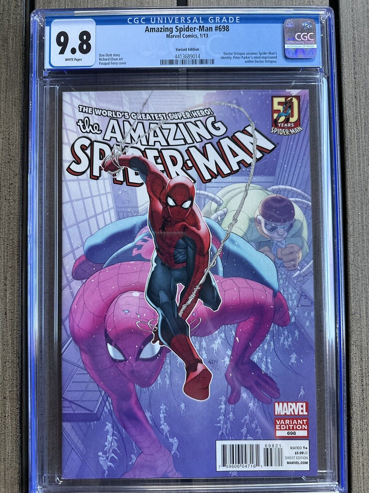 The Amazing Spider-Man #698 CGC 9.8 🔥White Pages🔥 Variant Cover Marvel 01/2013