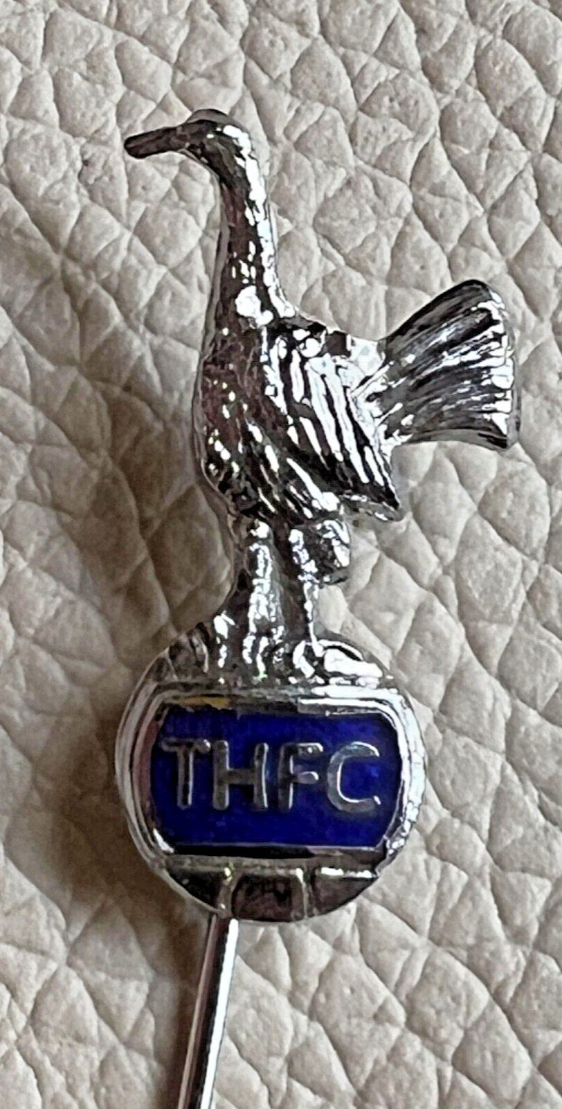 TOTTENHAM HOTSPUR FOOTBALL CLUB (THFC) VINTAGE SILVER TONE STICK PIN badge