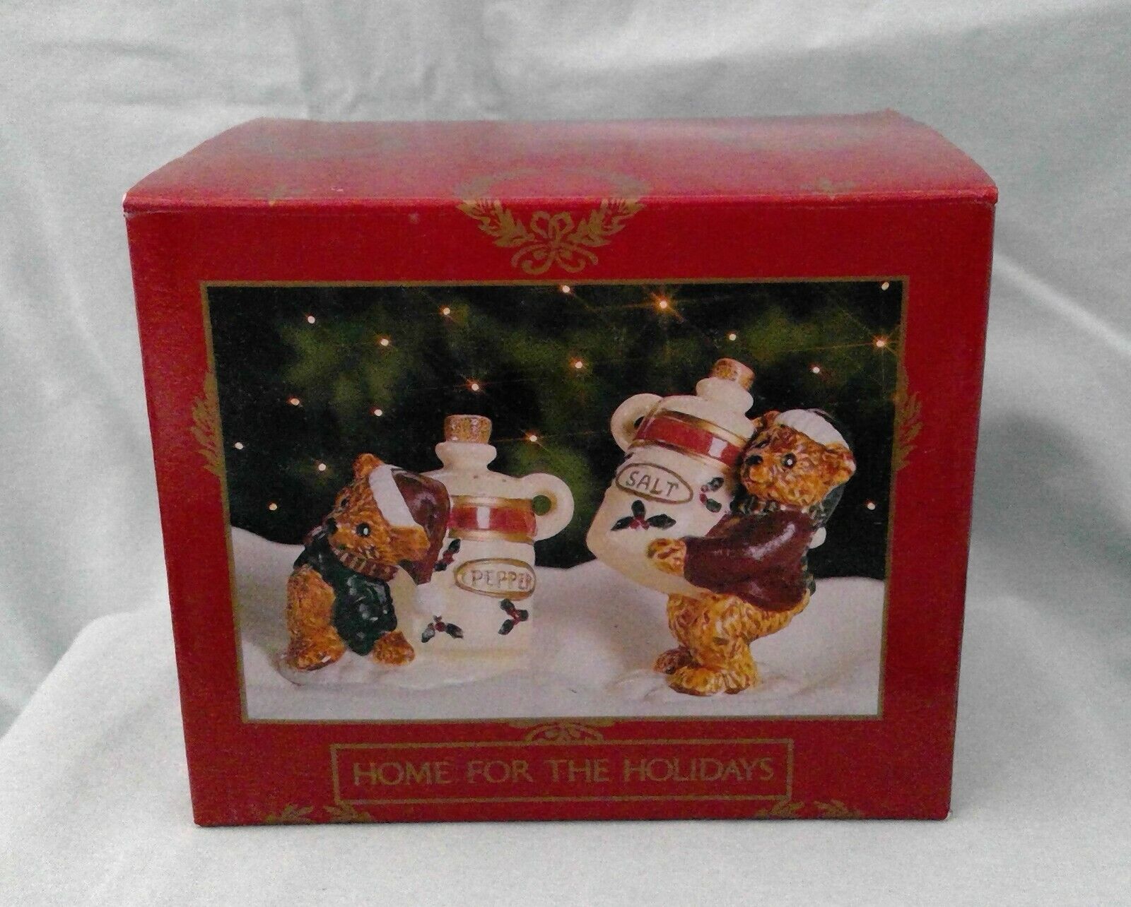 Salt and Pepper Shakers Home for the Holidays HOLLYBEARY Bears Jugs Christmas