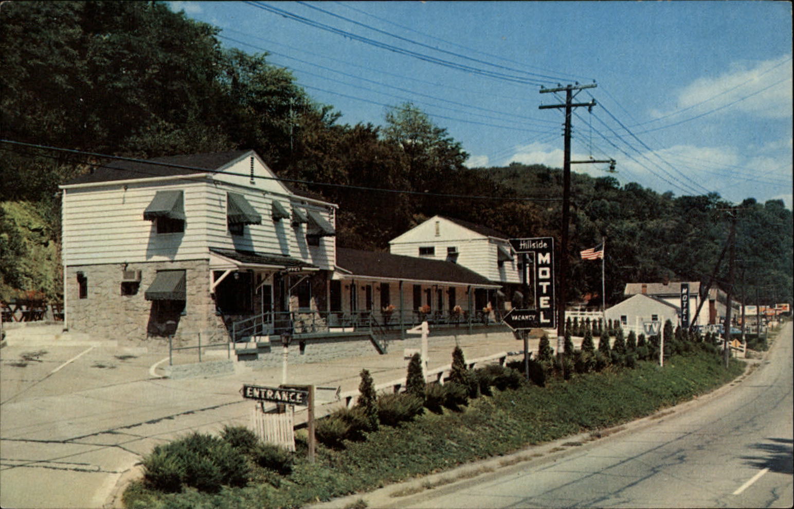 Hillsdale Motel Bridgeport Ohio US 40 ~ 1950s-60s vintage postcard