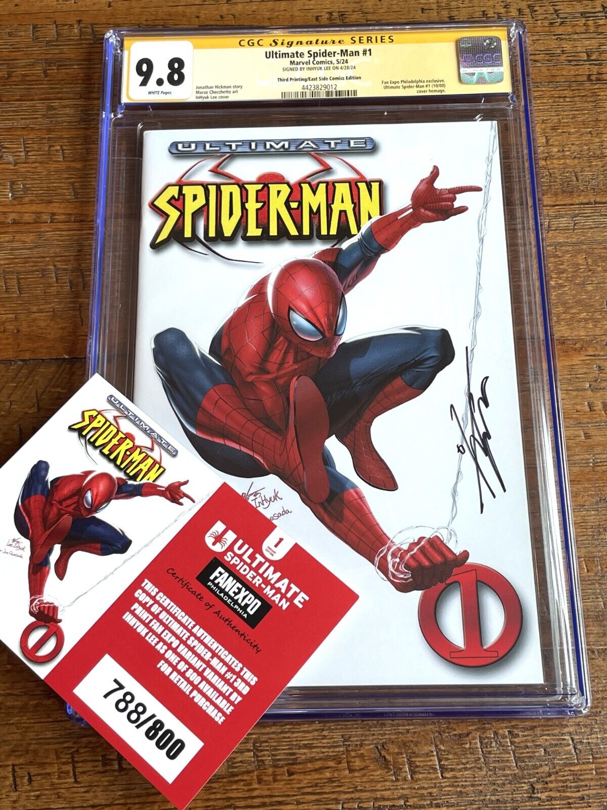 ULTIMATE SPIDER-MAN #1 CGC SS 9.8 INHYUK LEE SIGNED FAN EXPO WHITE VARIANT LE800