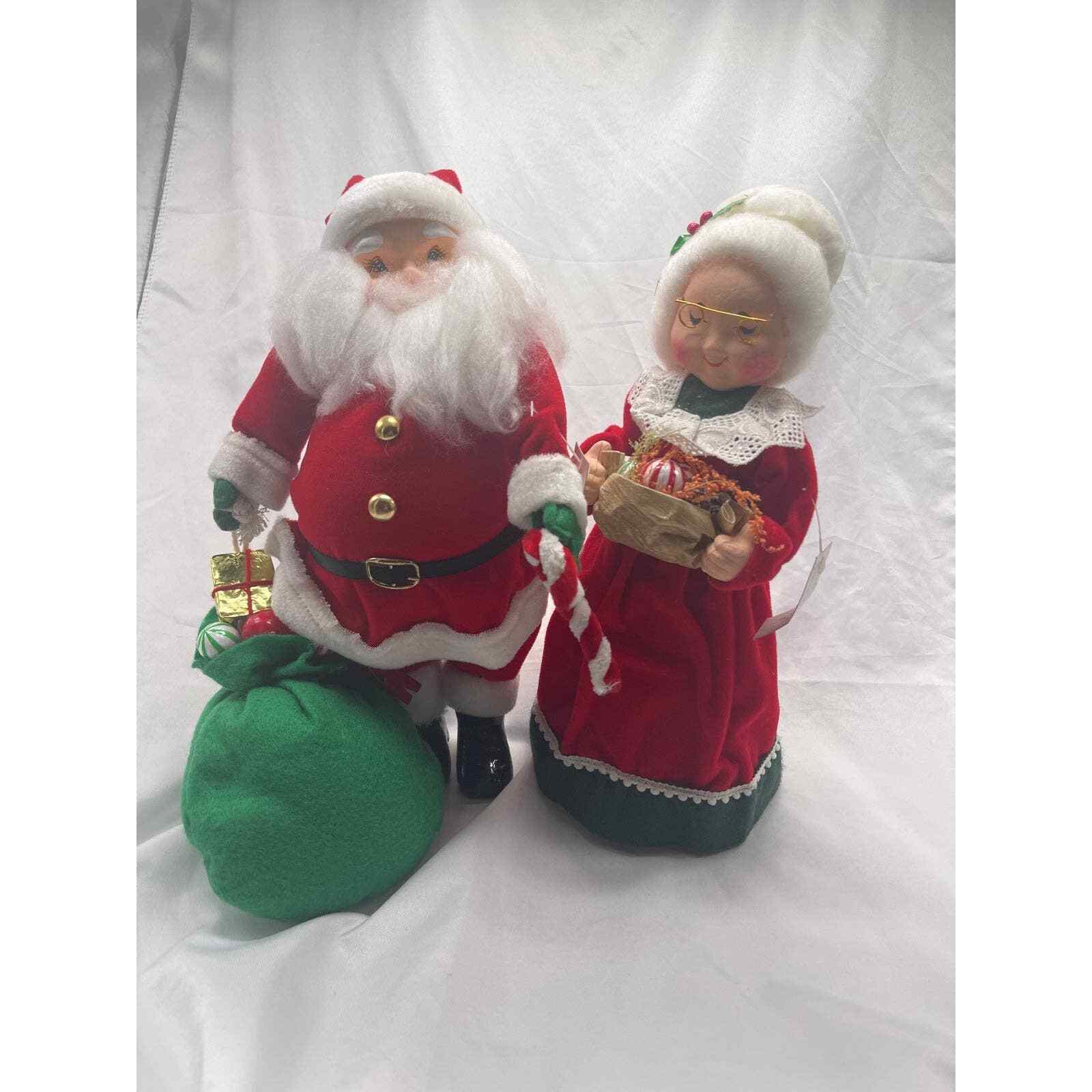 VTG RARE Inarco Papier mache Santa and Mrs. Claus