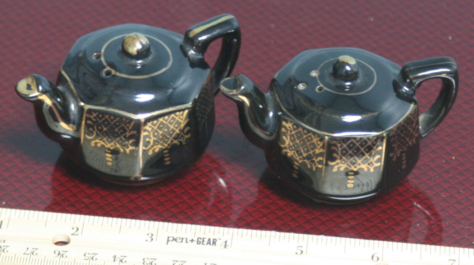 Vintage 1940\'s Redware Black Teapot s/p shakers