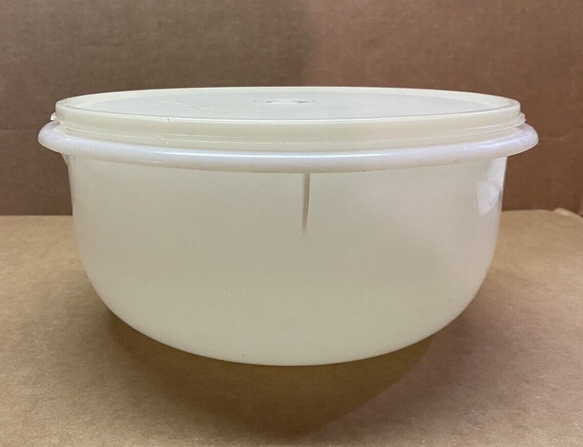 VINTAGE TUPPERWARE #272 MIXING BOWL WITH LID
