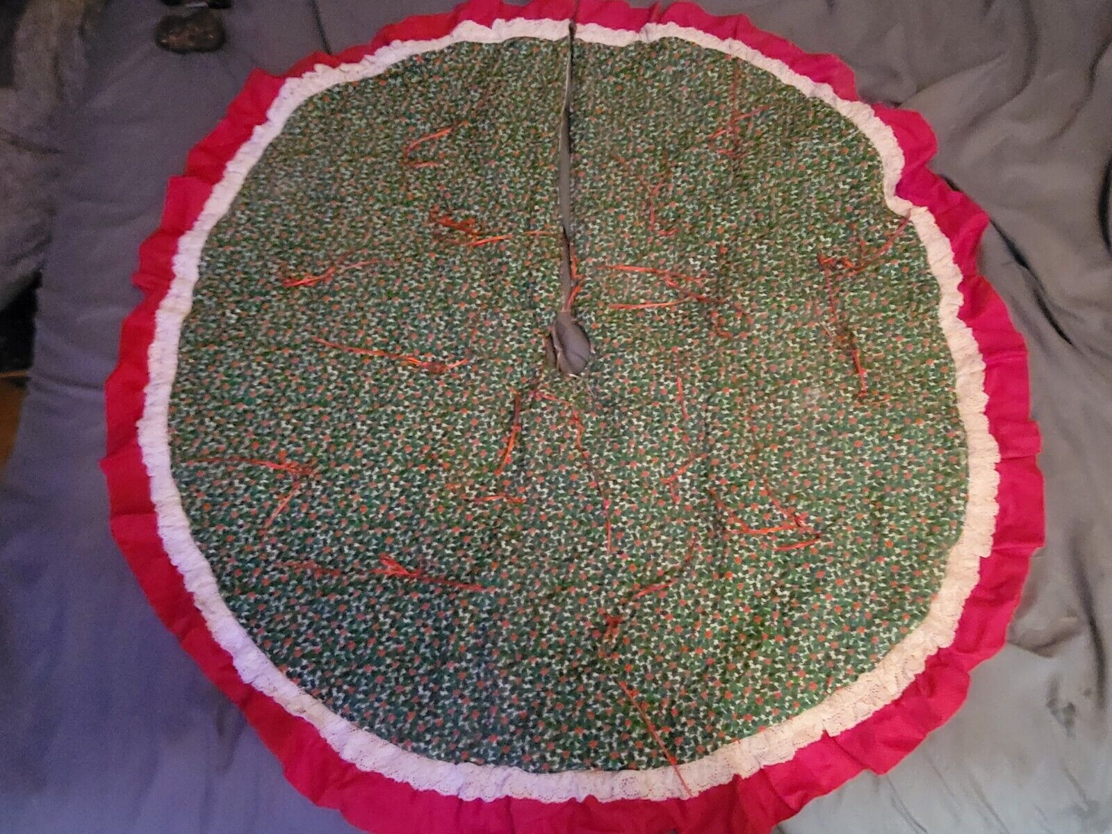   Vintage Hand Made Christmas Tree Skirt c/a 1980\'s Quilted approximately 44in