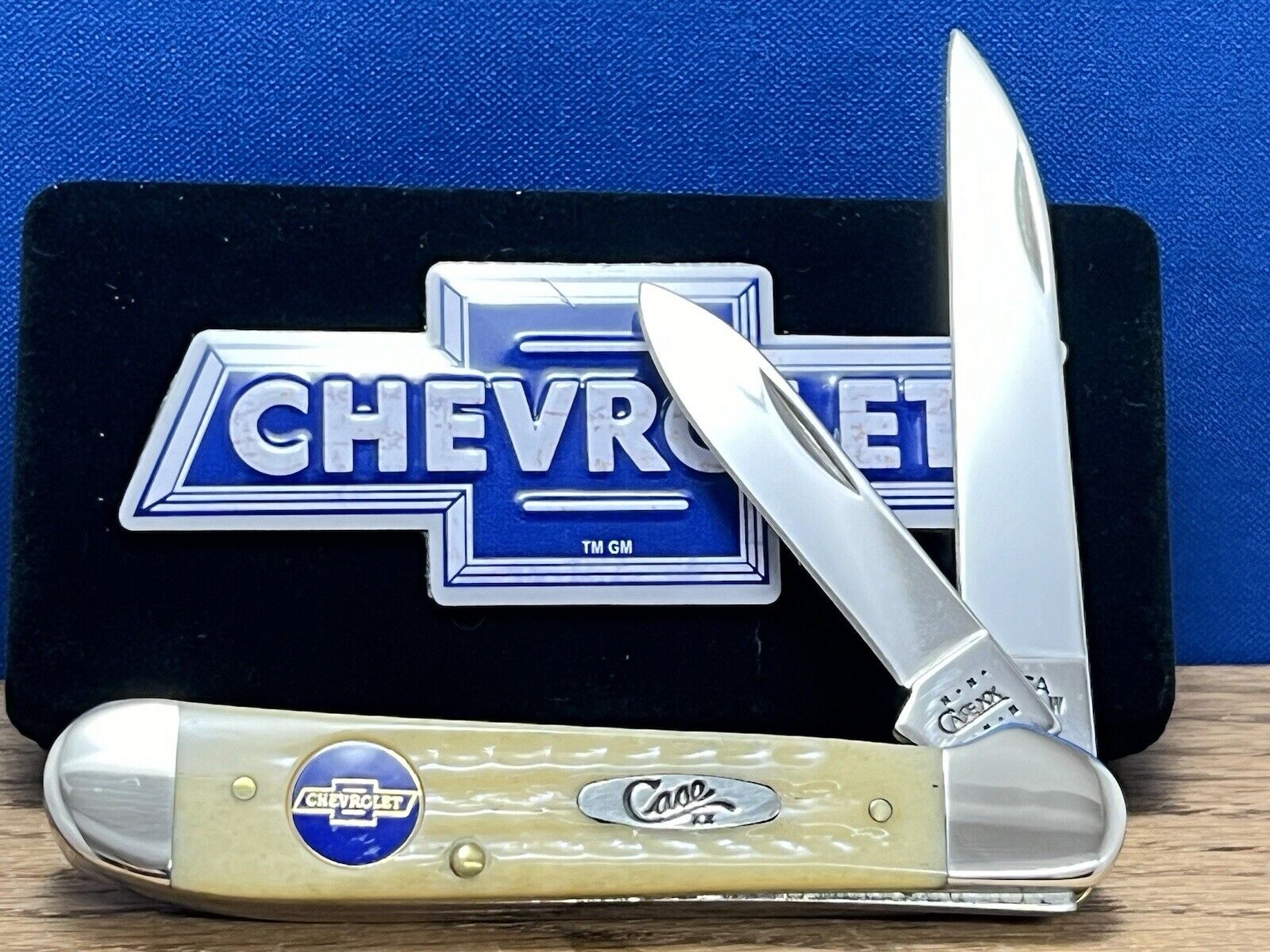 VINTG.CASE XX #002 CHEVY Shield Copperhead Natural Bone Knife/CASE Display New.