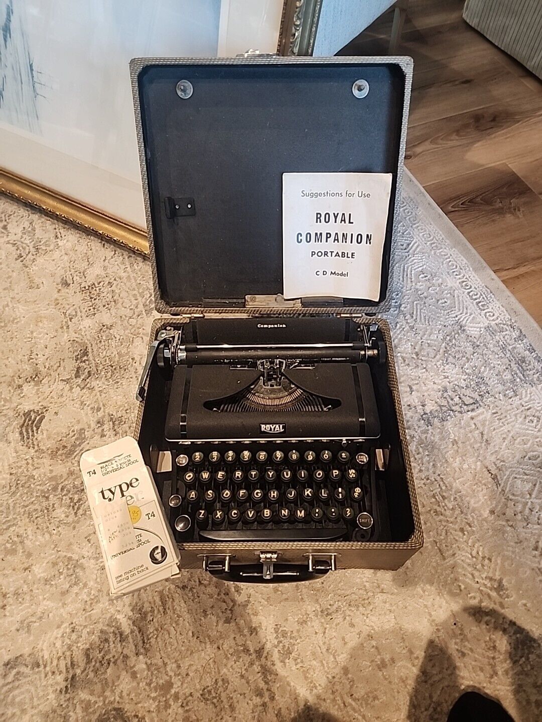 Antique WWII-Era 1941 Royal Companion Typewriter w/ Original Tweed Case Nice