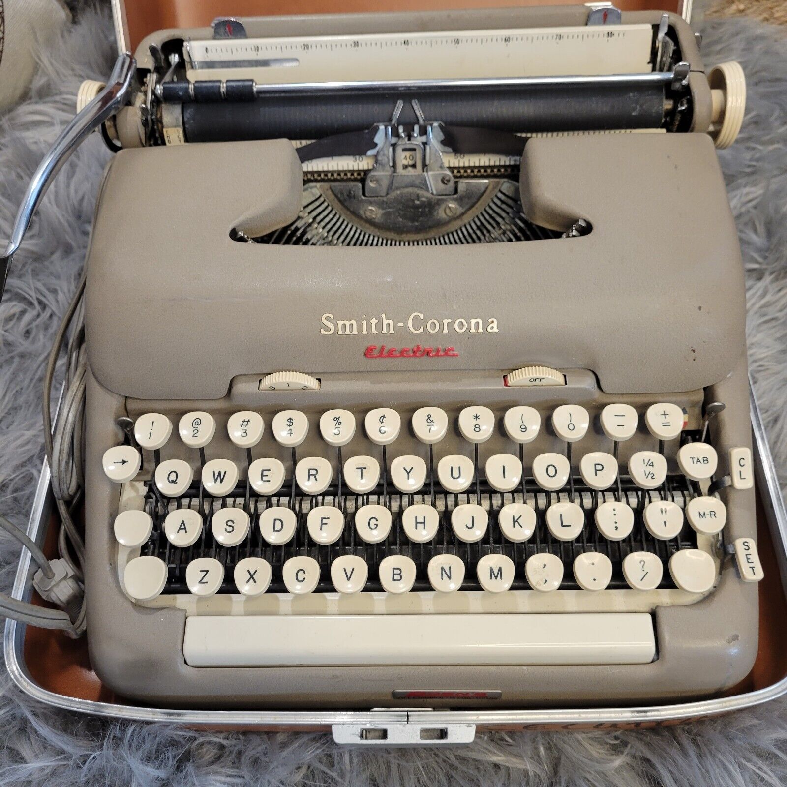 Vintage 1958 Smith Corona Electric Typewriter - Functional & Stylish