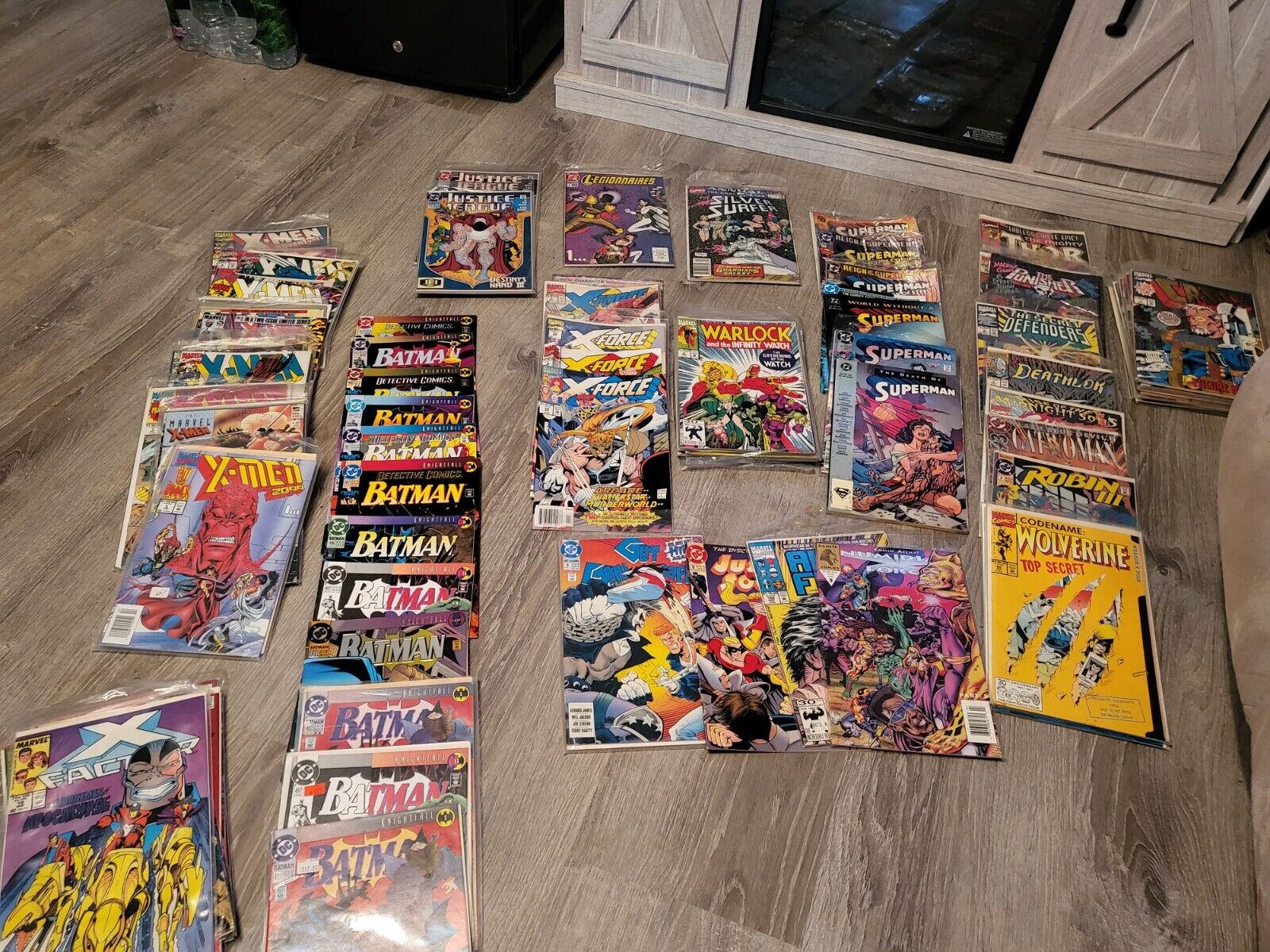 Lot of 100 Comic Books Marvel & DC- Batman, Superman, X-MEN, Thor, Etc