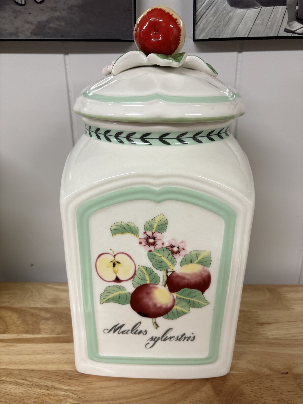 Villeroy and Boch Cottage Inn Canister Country Collection Apples Please Read