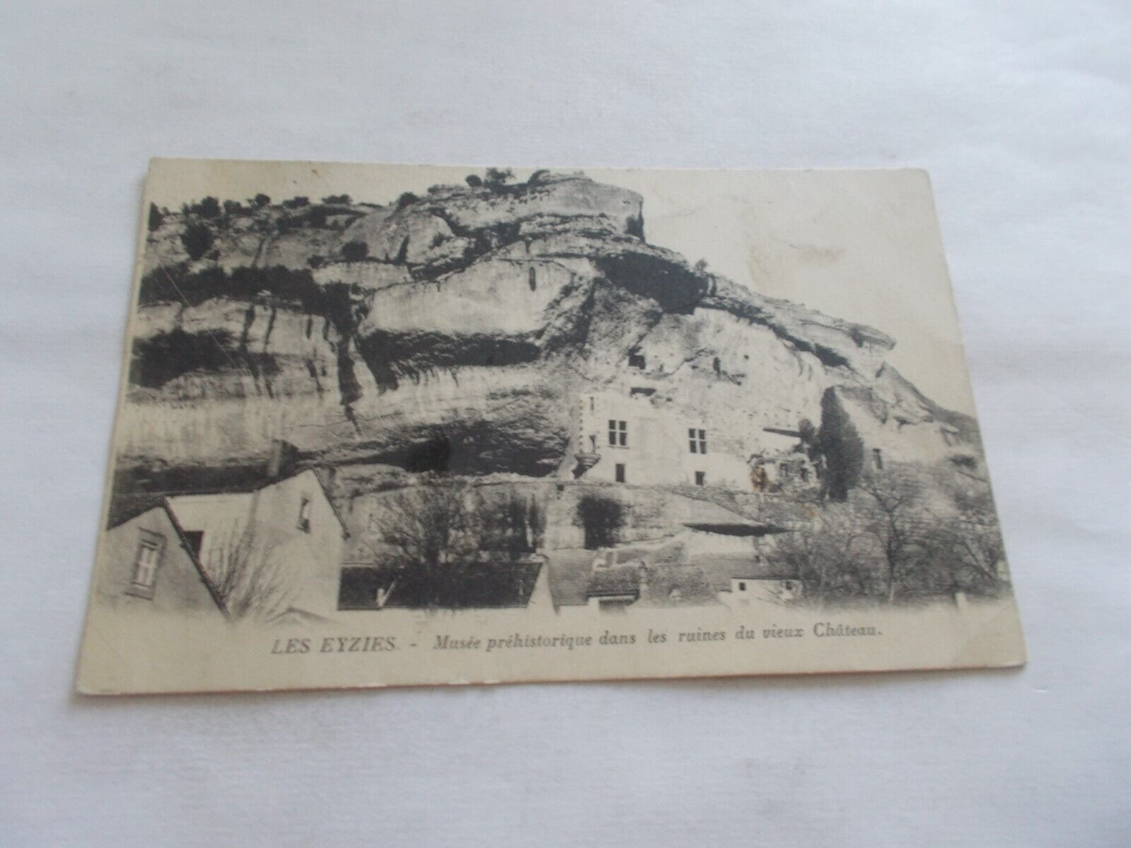 24 LES EYZIES DORDOGNE PREHISTORIC MUSEUM IN THE RUINS OF THE OLD CASTLE 1924