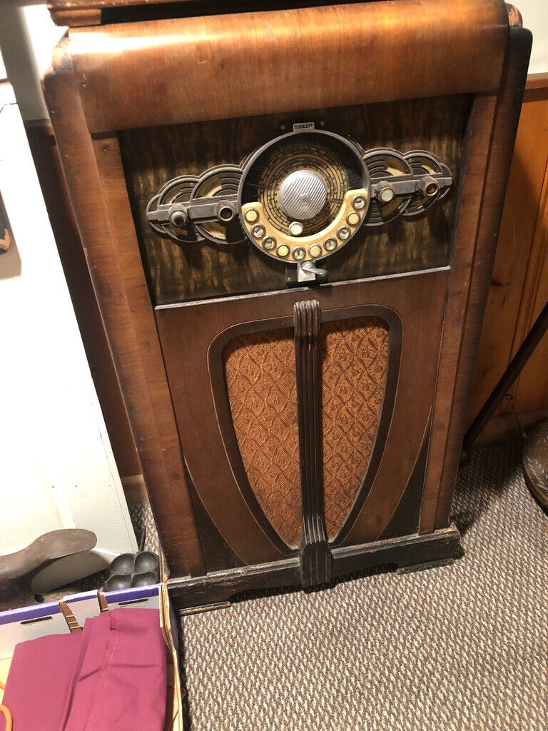 Antique Midwest Deco Console Radio- S-16