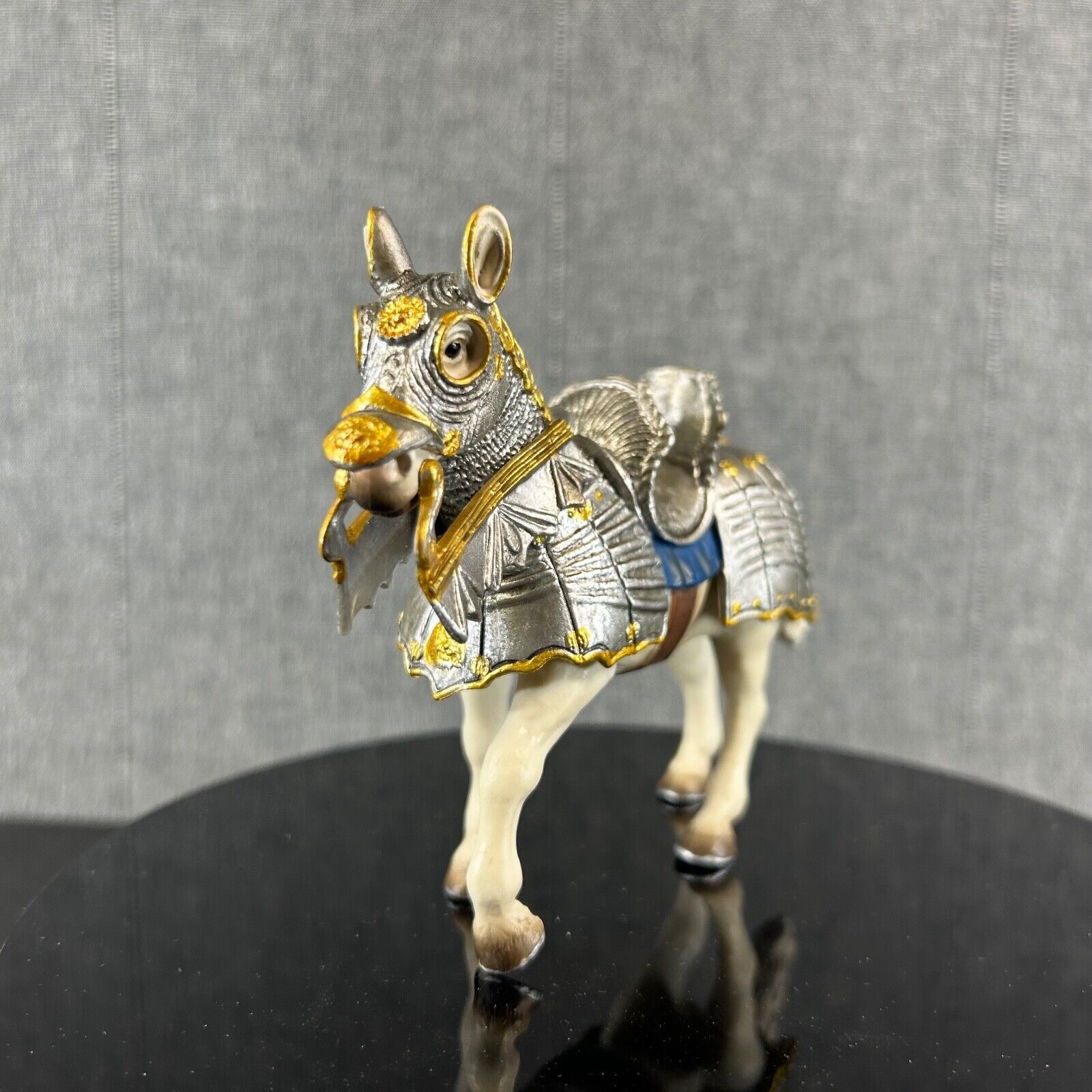 Schleich White Armored Knight Horse Plastic Animal Medieval War Figure 2003