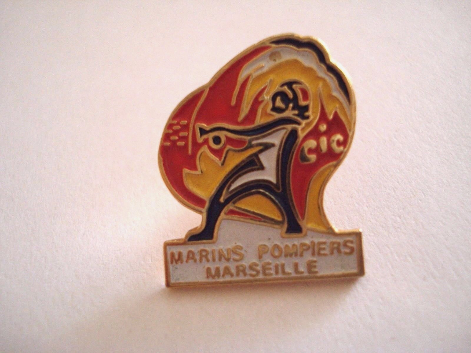 RARE VINTAGE SAILORS FIREFIGHTERS MARSEILLE FIREFIGHTERS FRANCE PINS wxc 32
