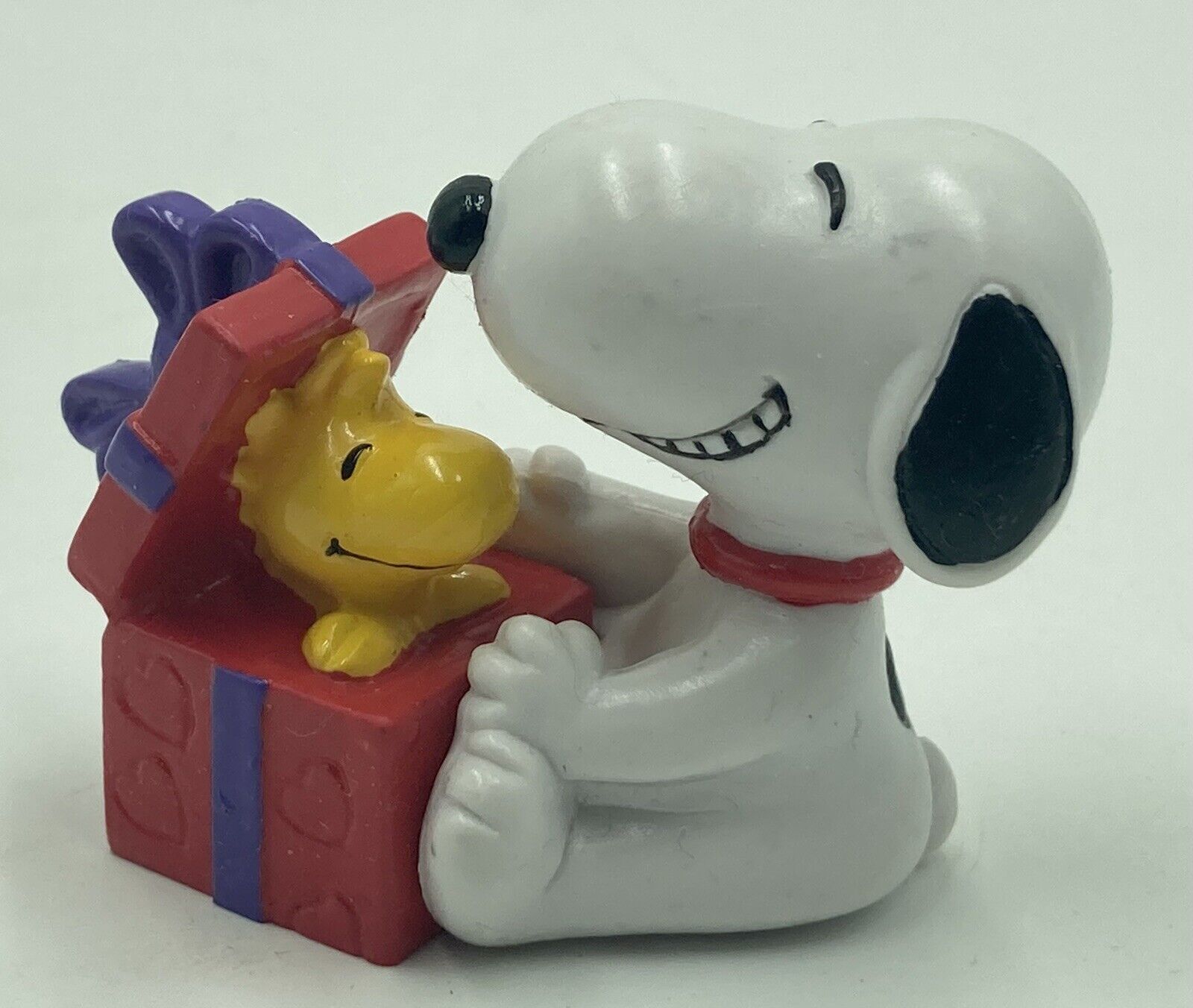 Vintage PVC Snoopy & Woodstock In A Present Figure United Feature Syndicate