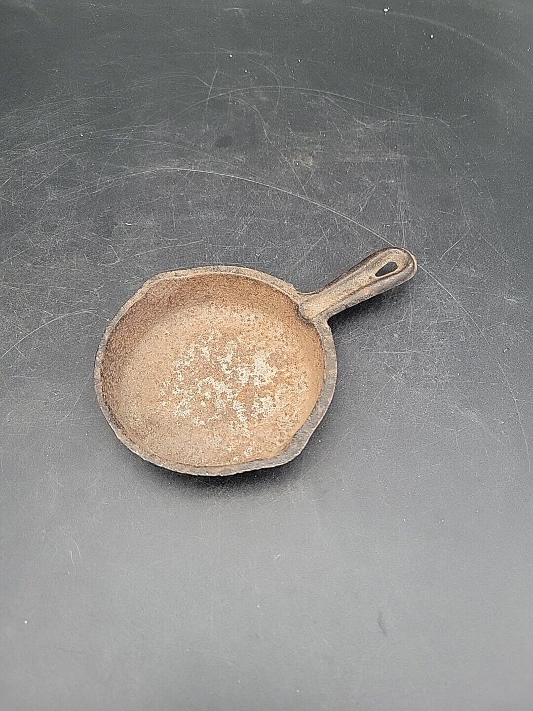 Vintage 4 In Cast Iron Skillet With Pour Spouts Tiny Small 4\