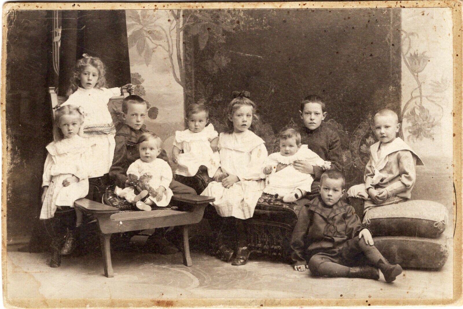 TEN CHILDREN IN IMPERIAL RUSSIA : CABINET CARD PORTRAIT